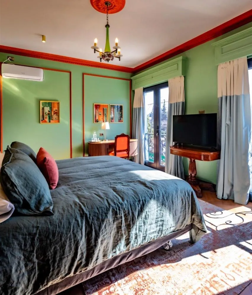 Photo of the whole room, Bed in Casa Cecilia Santiago