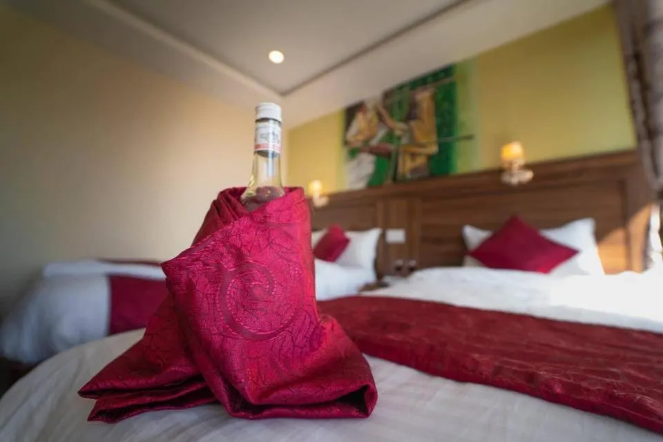 Bedroom, Bed in Hotel Royal Image