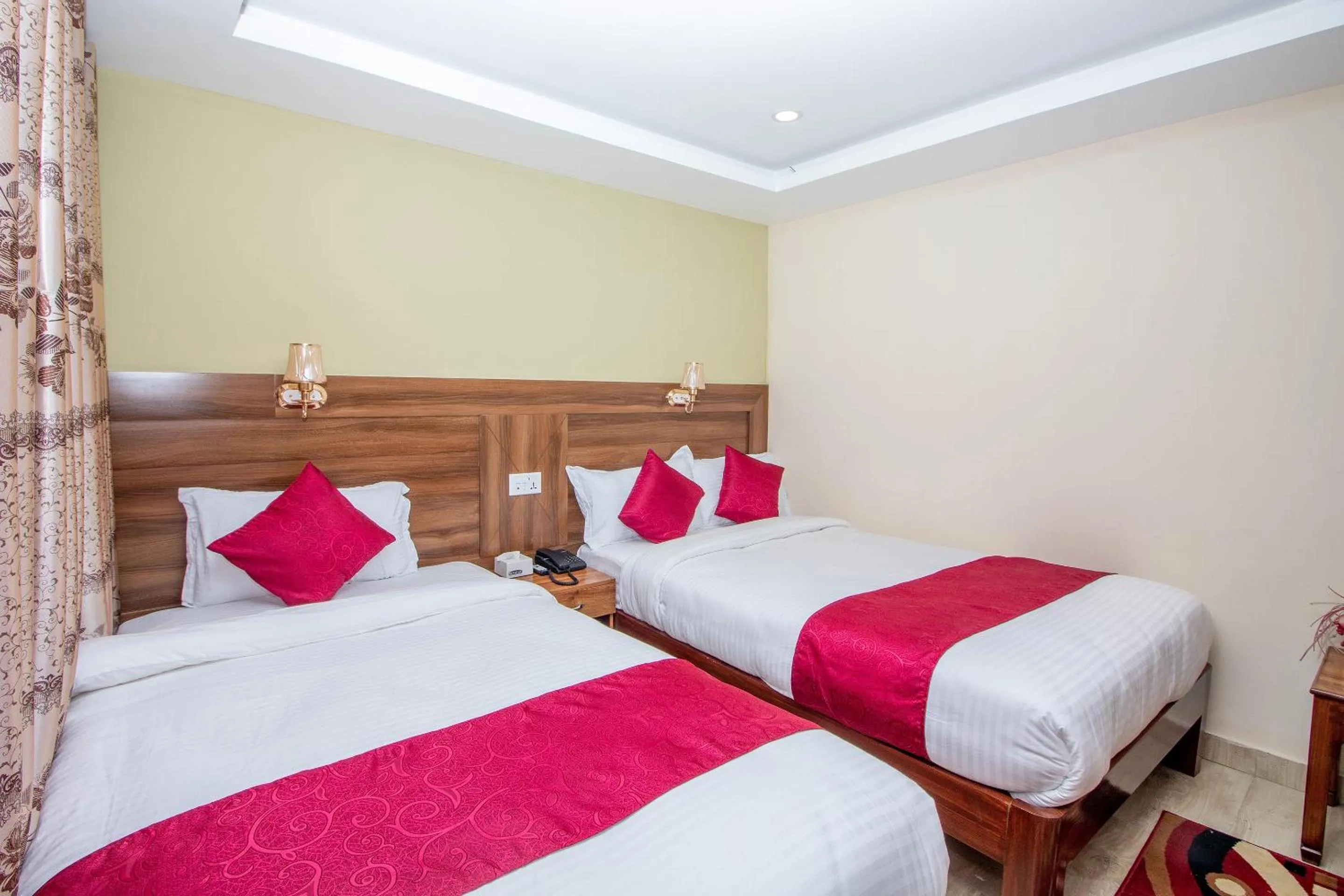 Bedroom, Bed in Hotel Royal Image