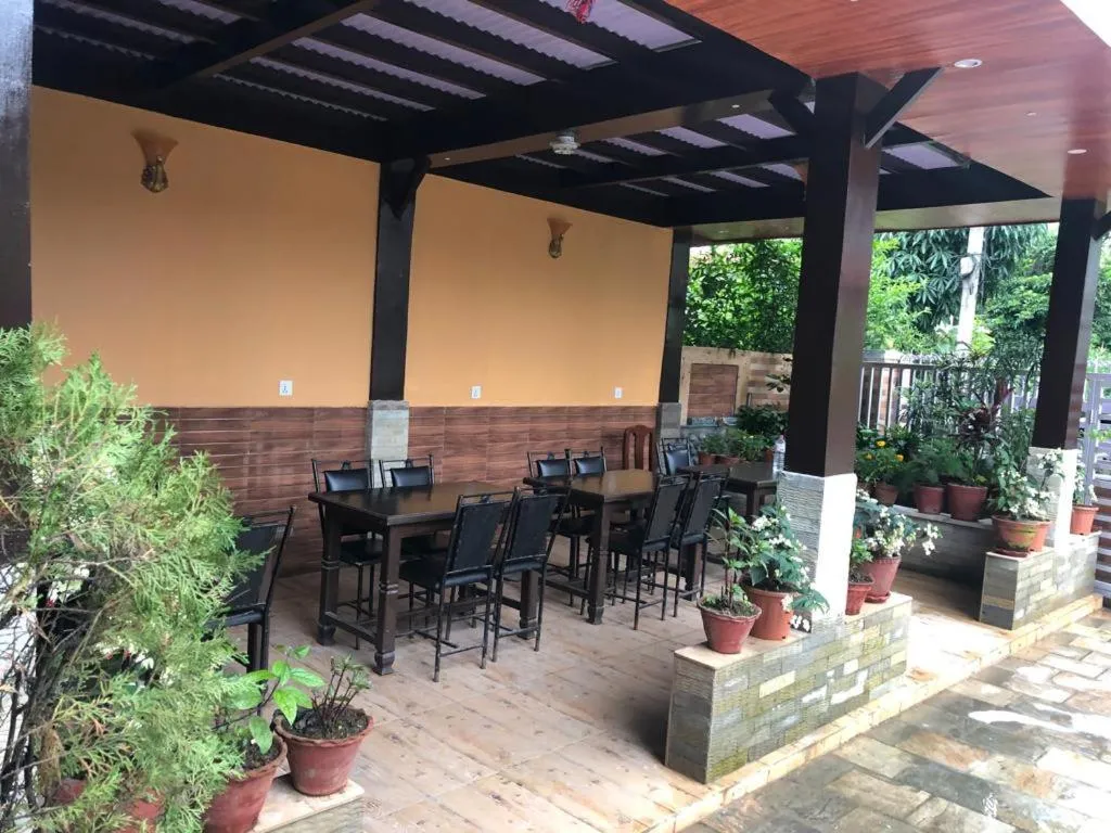 Restaurant/places to eat in Hotel Royal Image