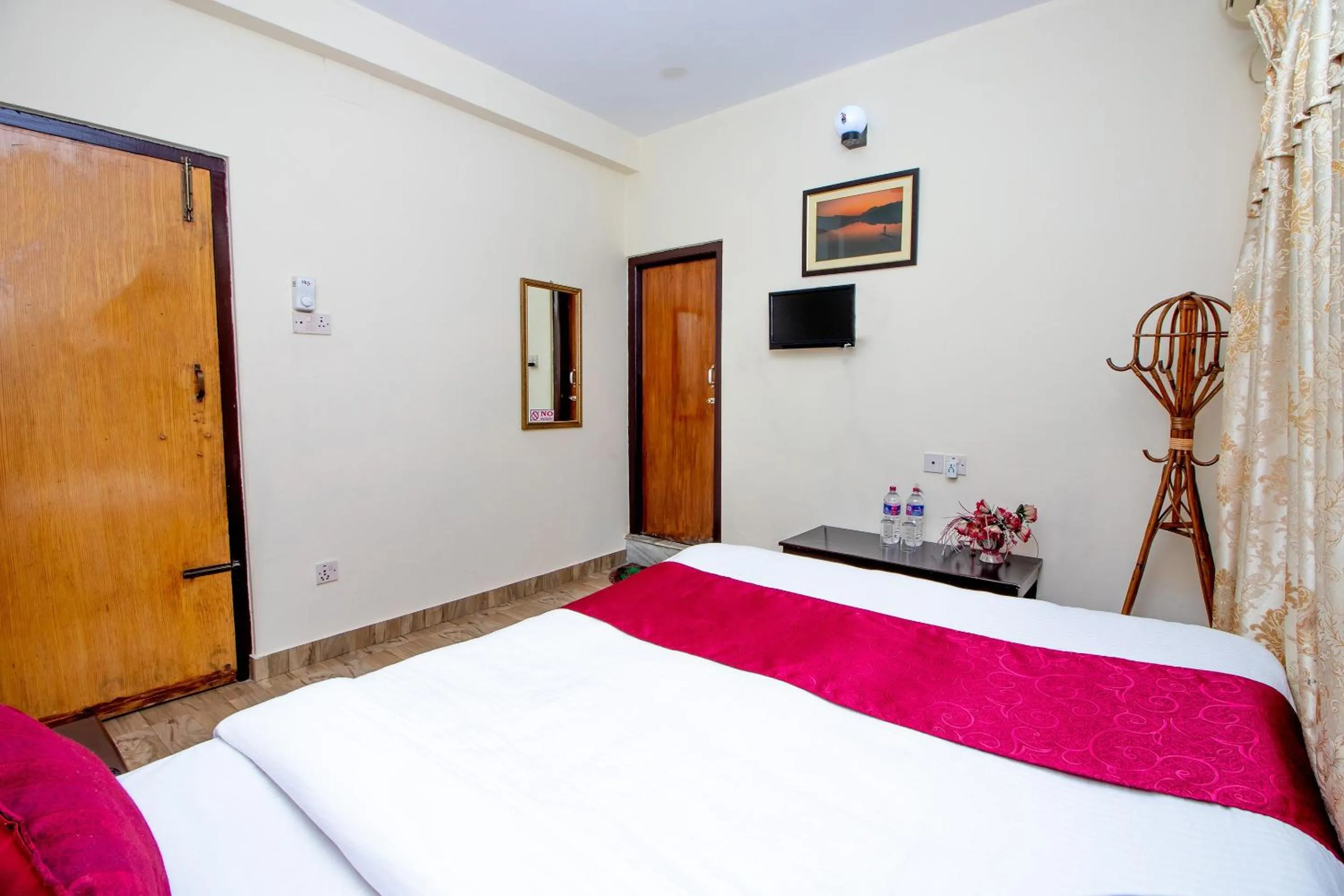 Bedroom, Bed in Hotel Royal Image