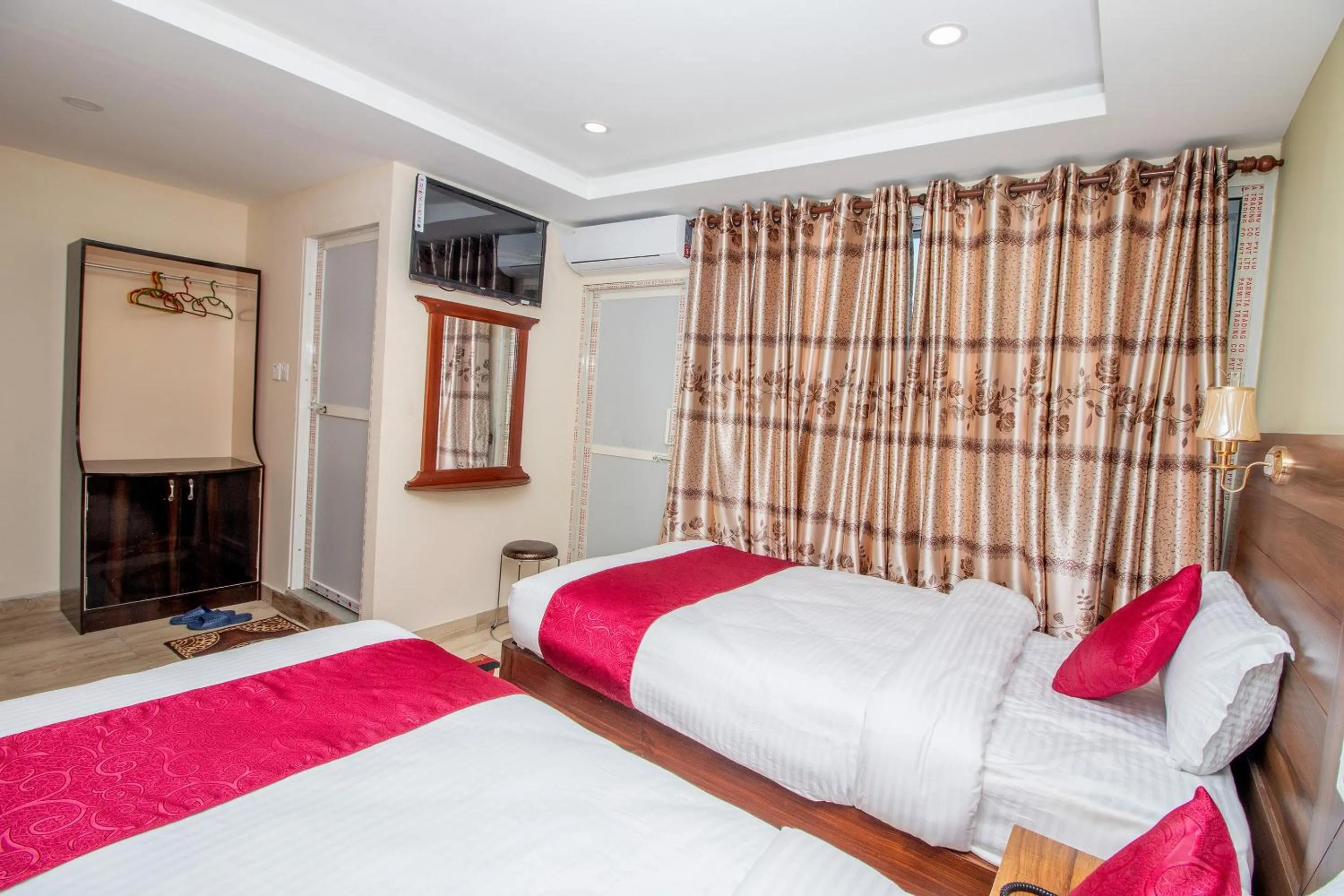 Bedroom, Bed in Hotel Royal Image