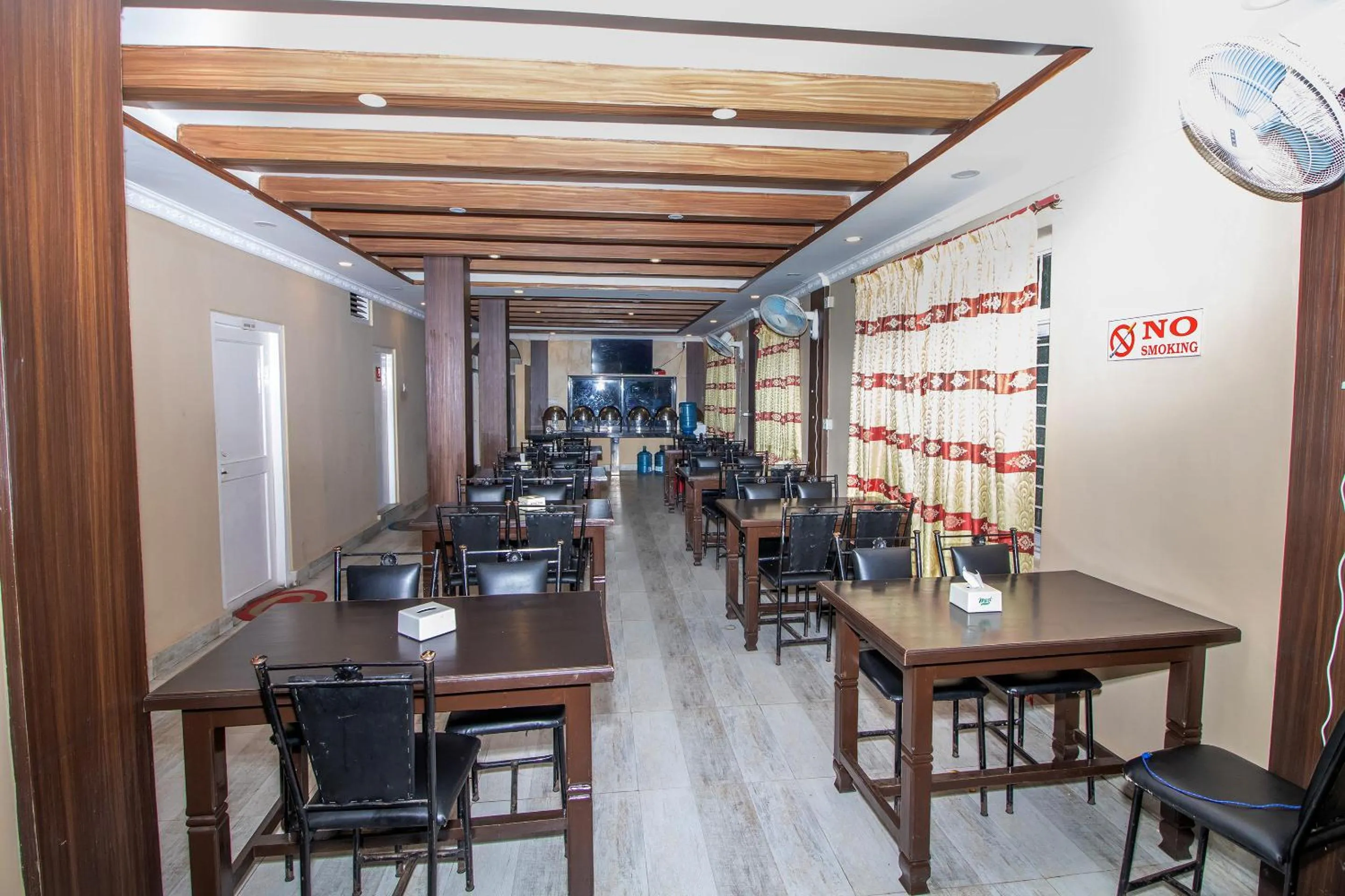 Restaurant/places to eat in Hotel Royal Image
