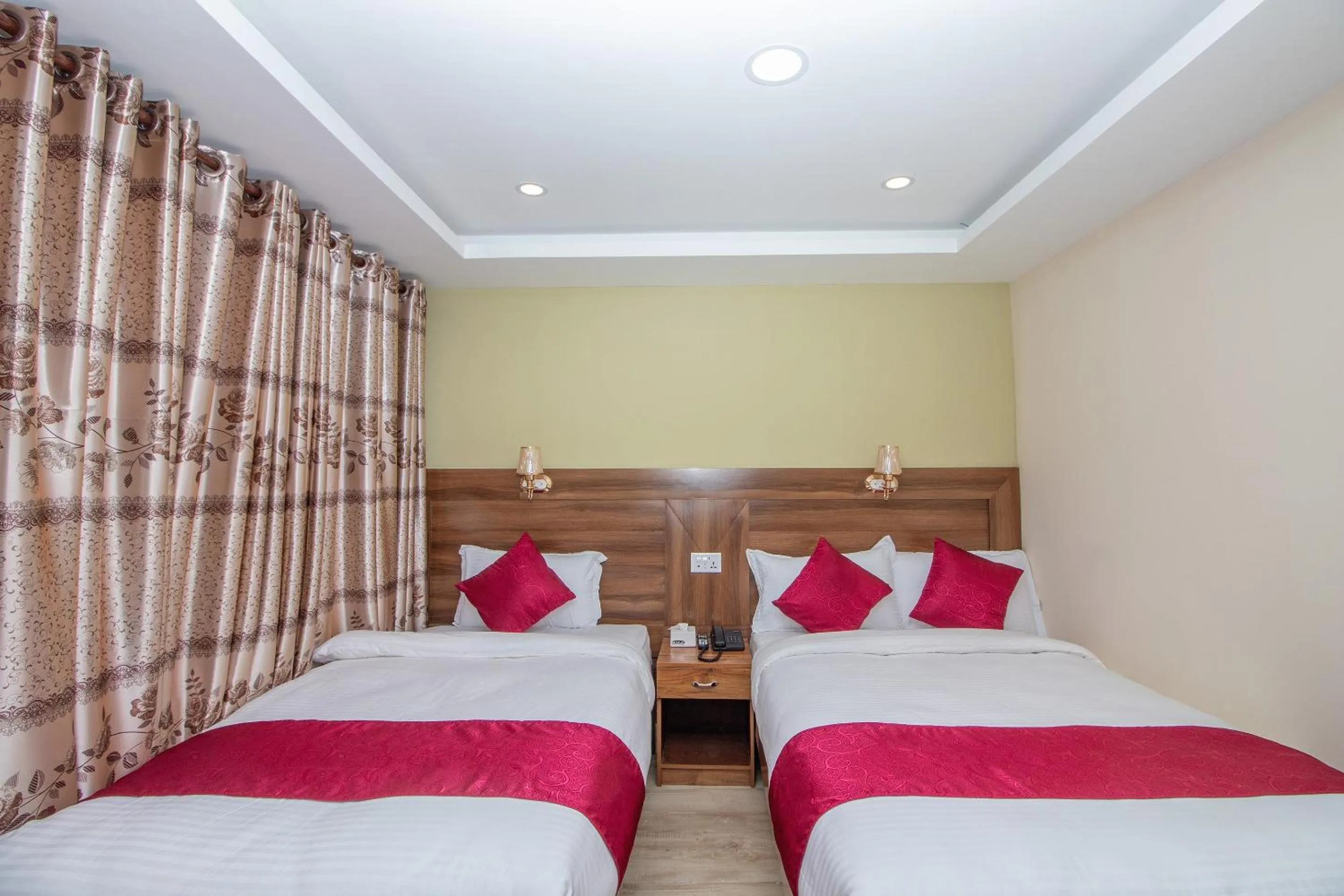 Bedroom, Bed in Hotel Royal Image