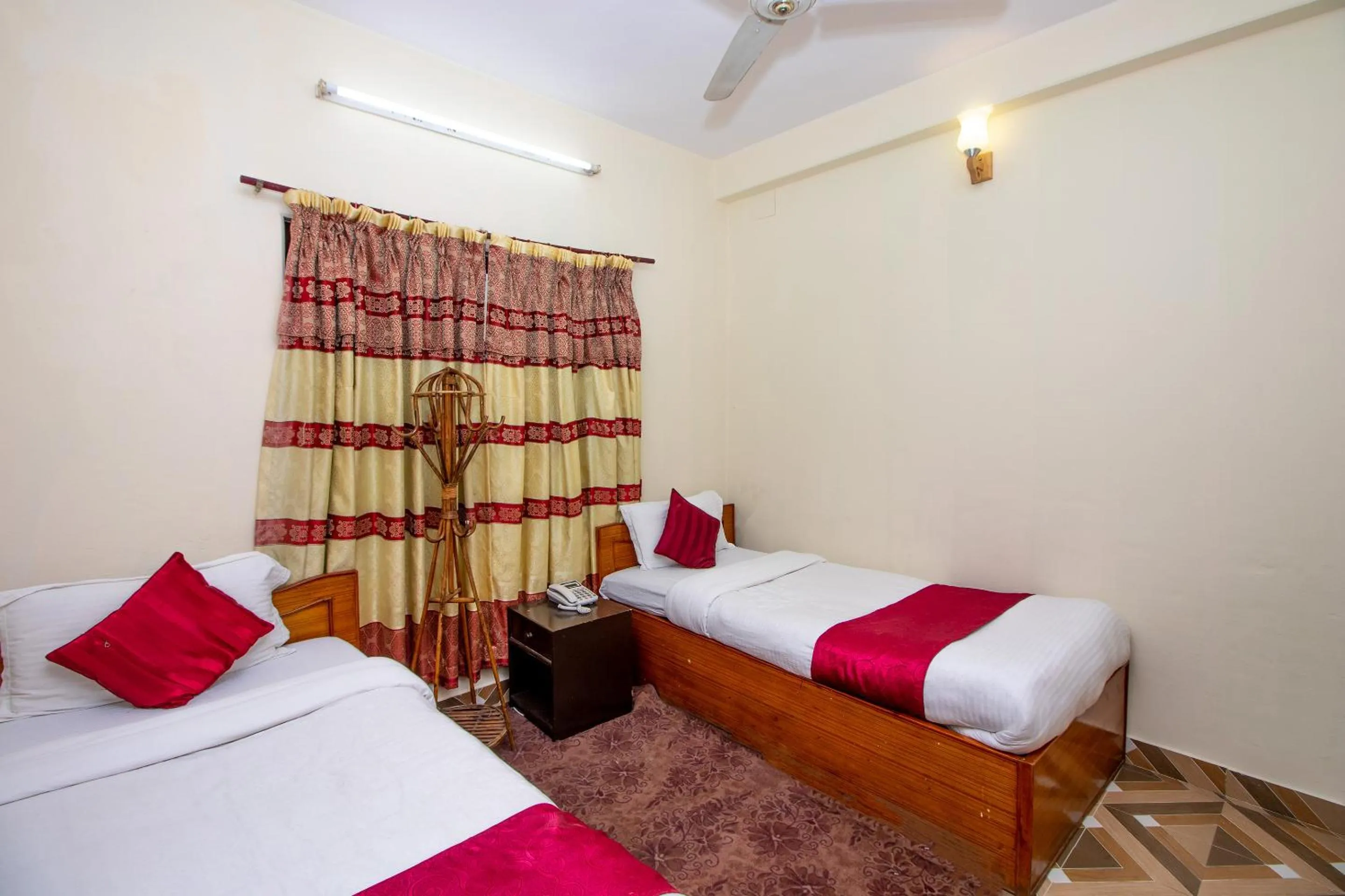 Bedroom, Bed in Hotel Royal Image