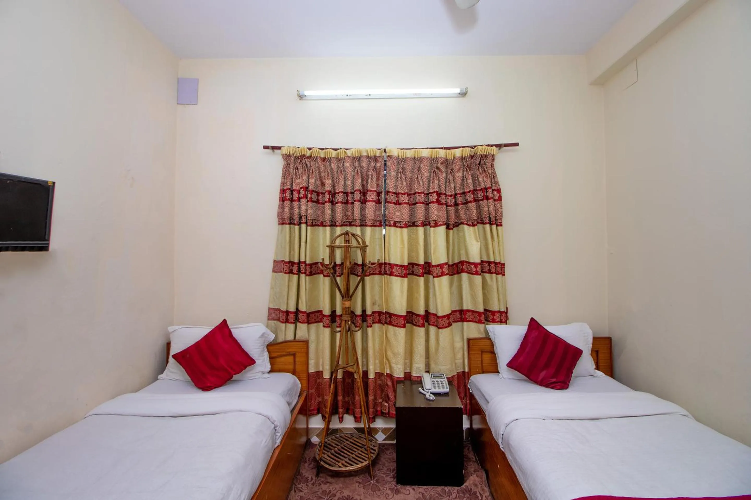 Bedroom, Bed in Hotel Royal Image