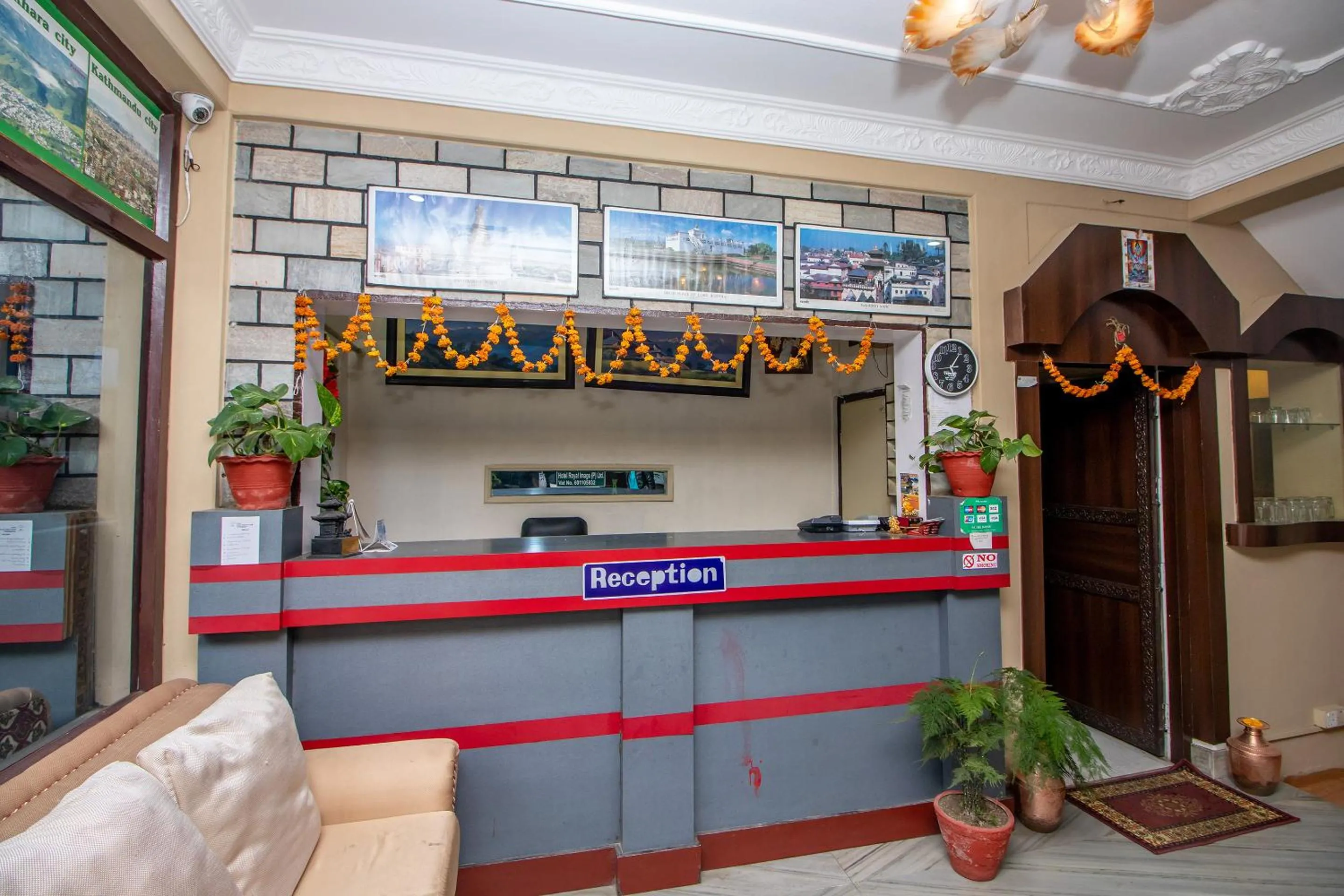 Lobby or reception in Hotel Royal Image