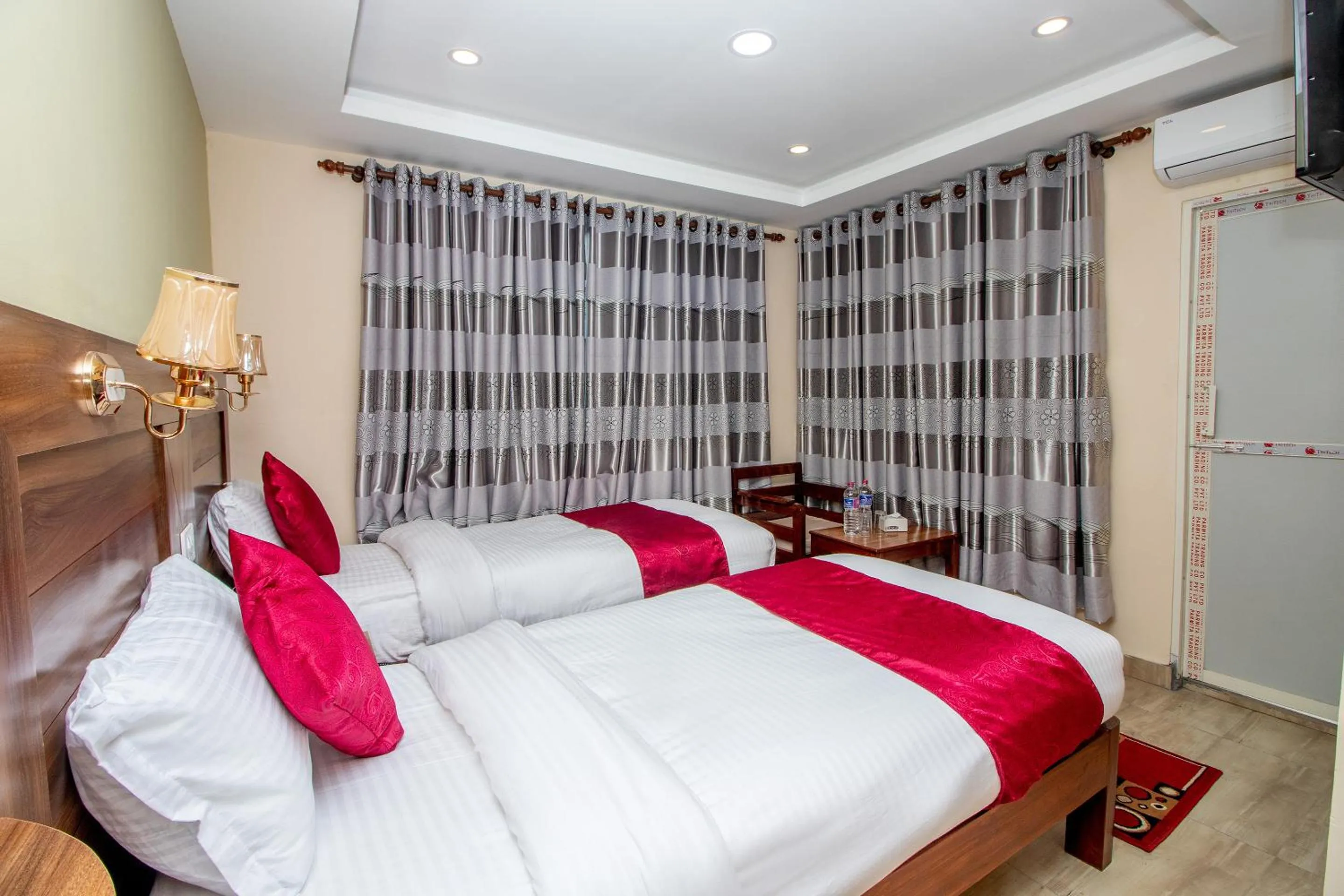Bedroom, Bed in Hotel Royal Image