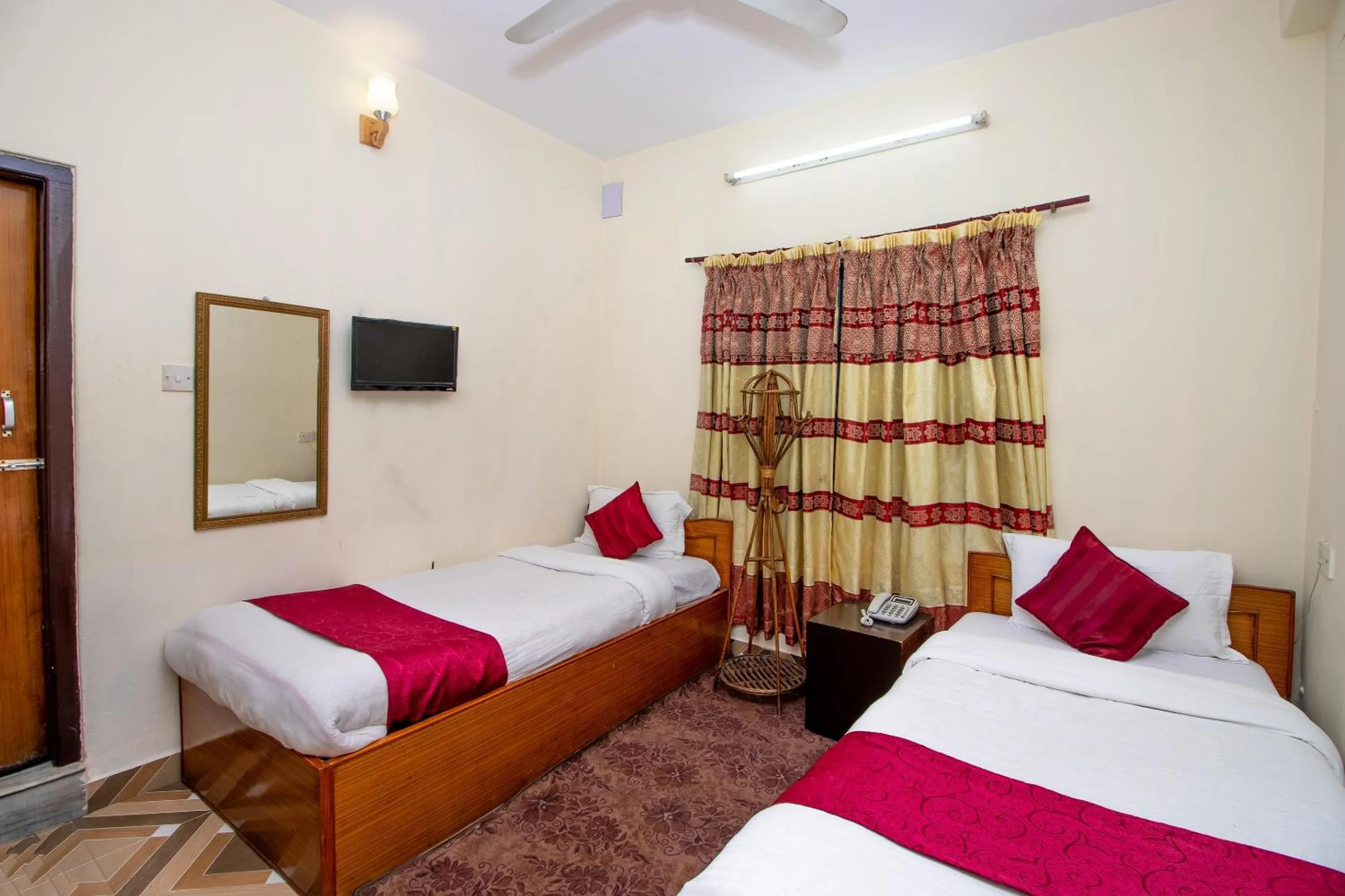 Bedroom, Bed in Hotel Royal Image