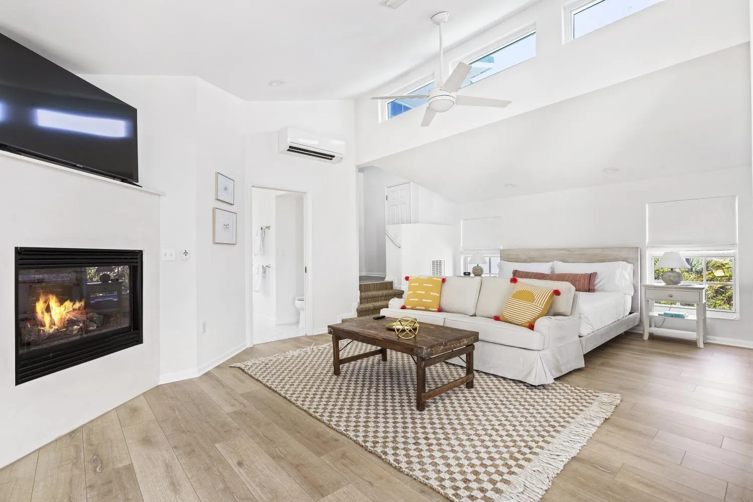 Bed in Island Cottage Inn