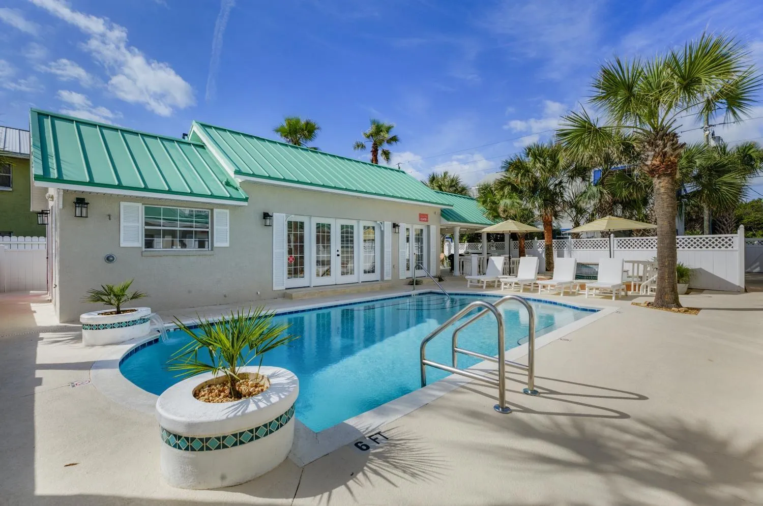 Property building in Island Cottage Inn