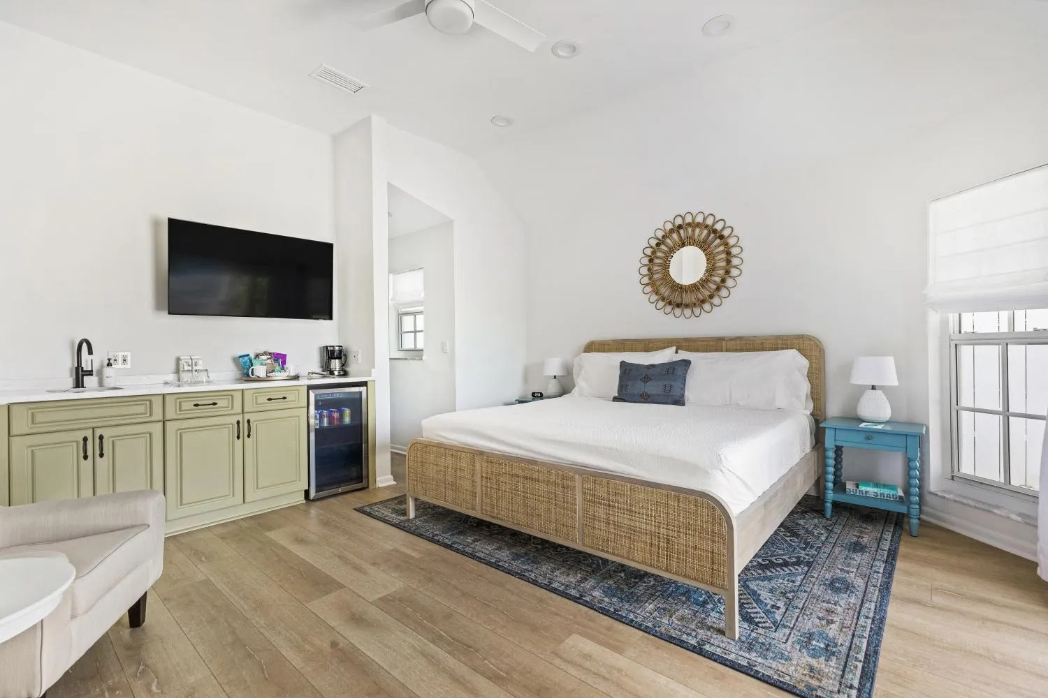 Bed in Island Cottage Inn