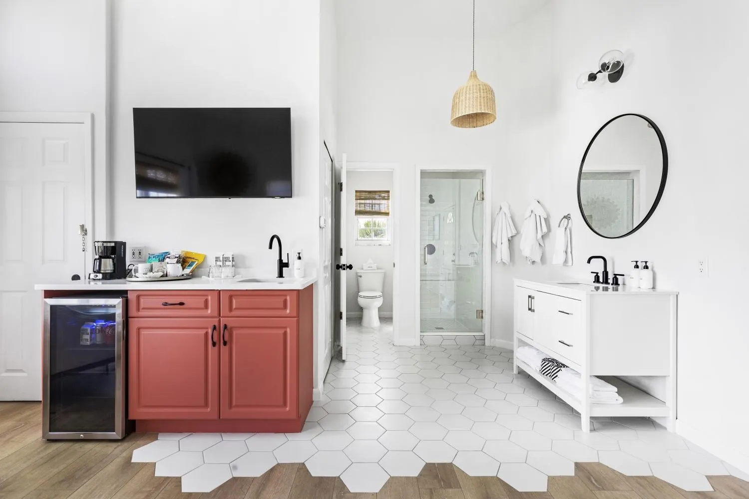 minibar in Island Cottage Inn