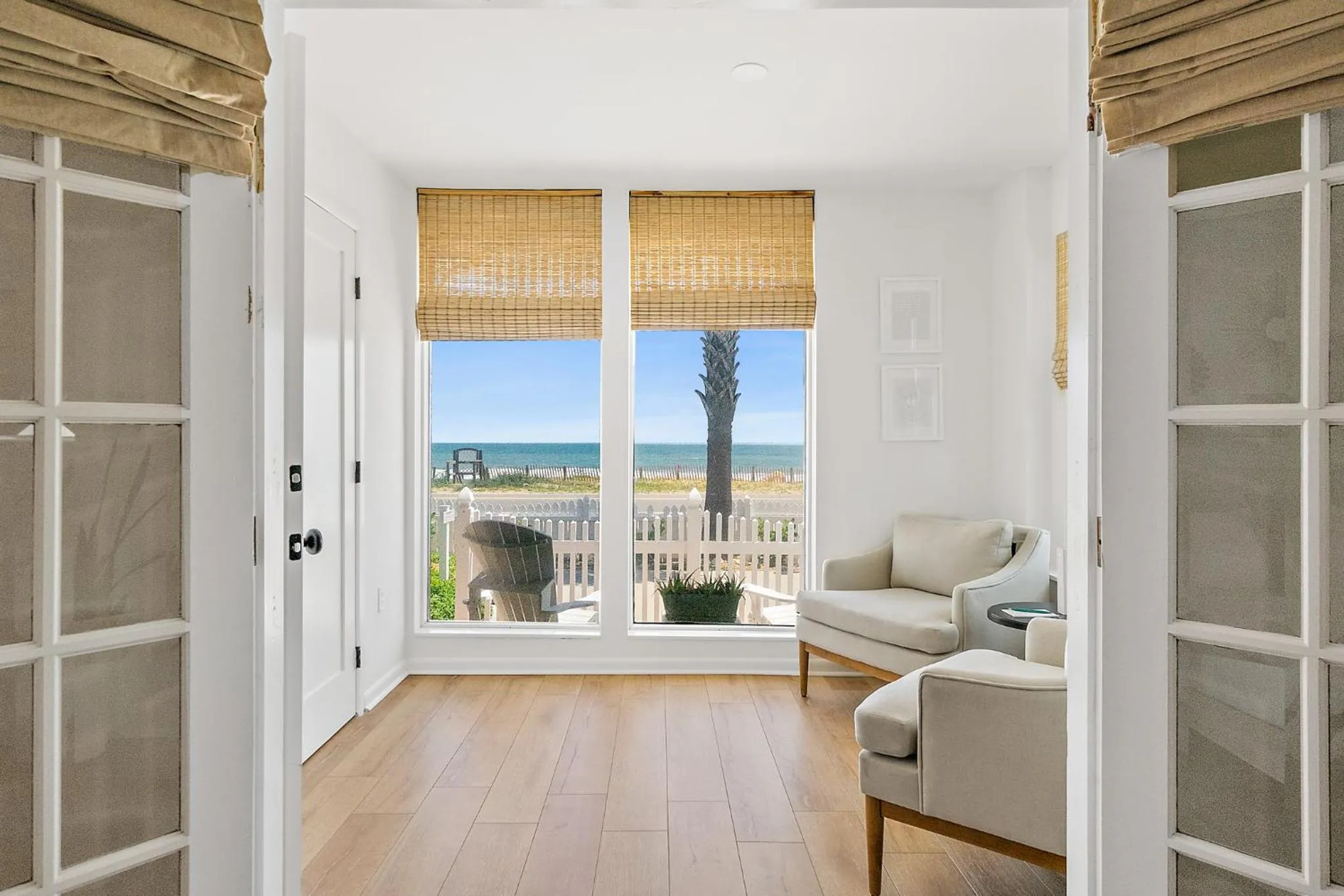 Seating area in Island Cottage Inn