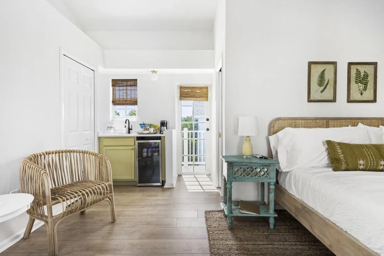 King Suite with Balcony in Island Cottage Inn King Suite with Balcony in Island Cottage Inn