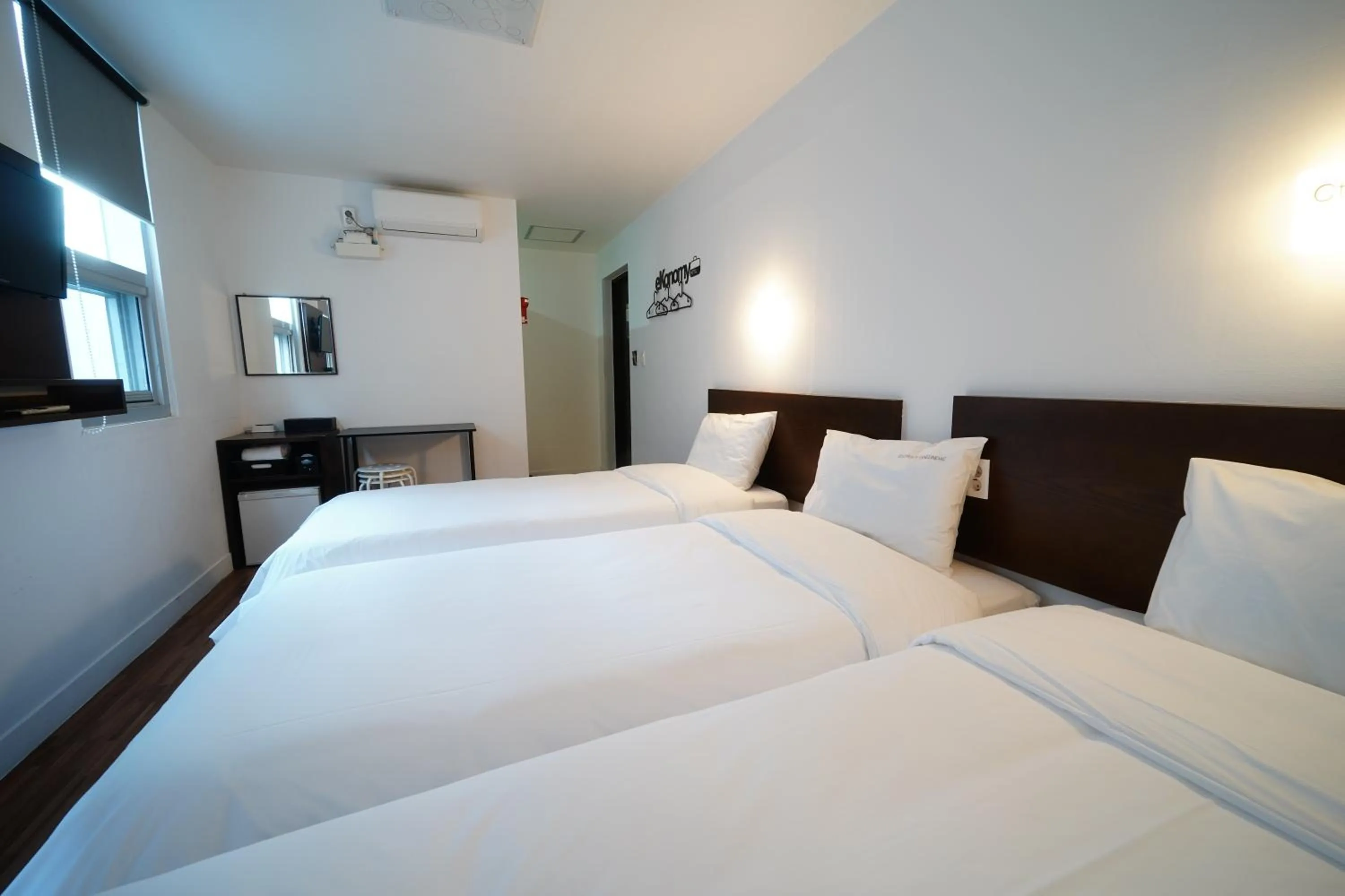 Bedroom, Bed in Ekonomy Haeundae Hostel