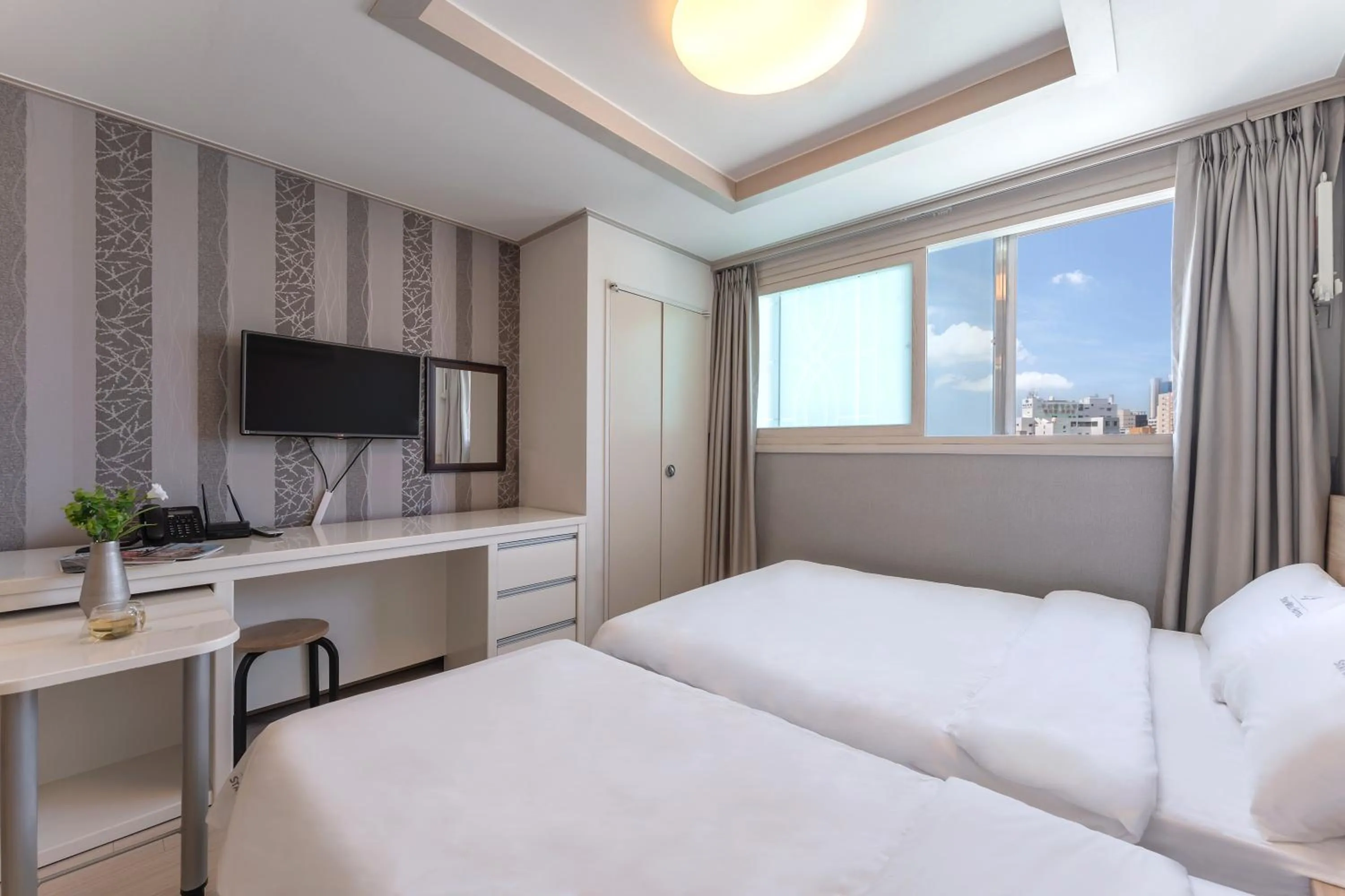 Bed in Staywell Hotel