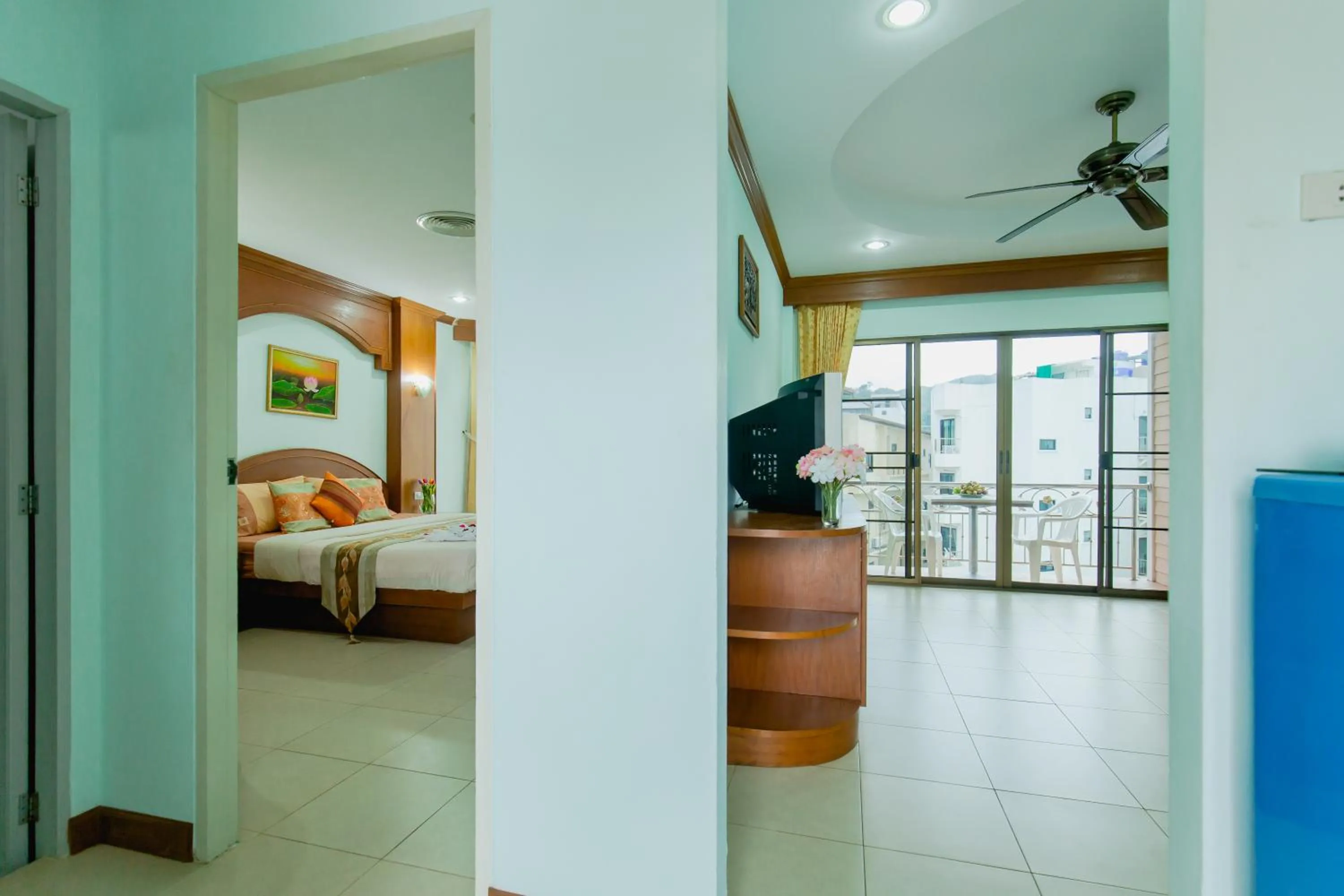 Kitchen or kitchenette, Bed in RK Guesthouse