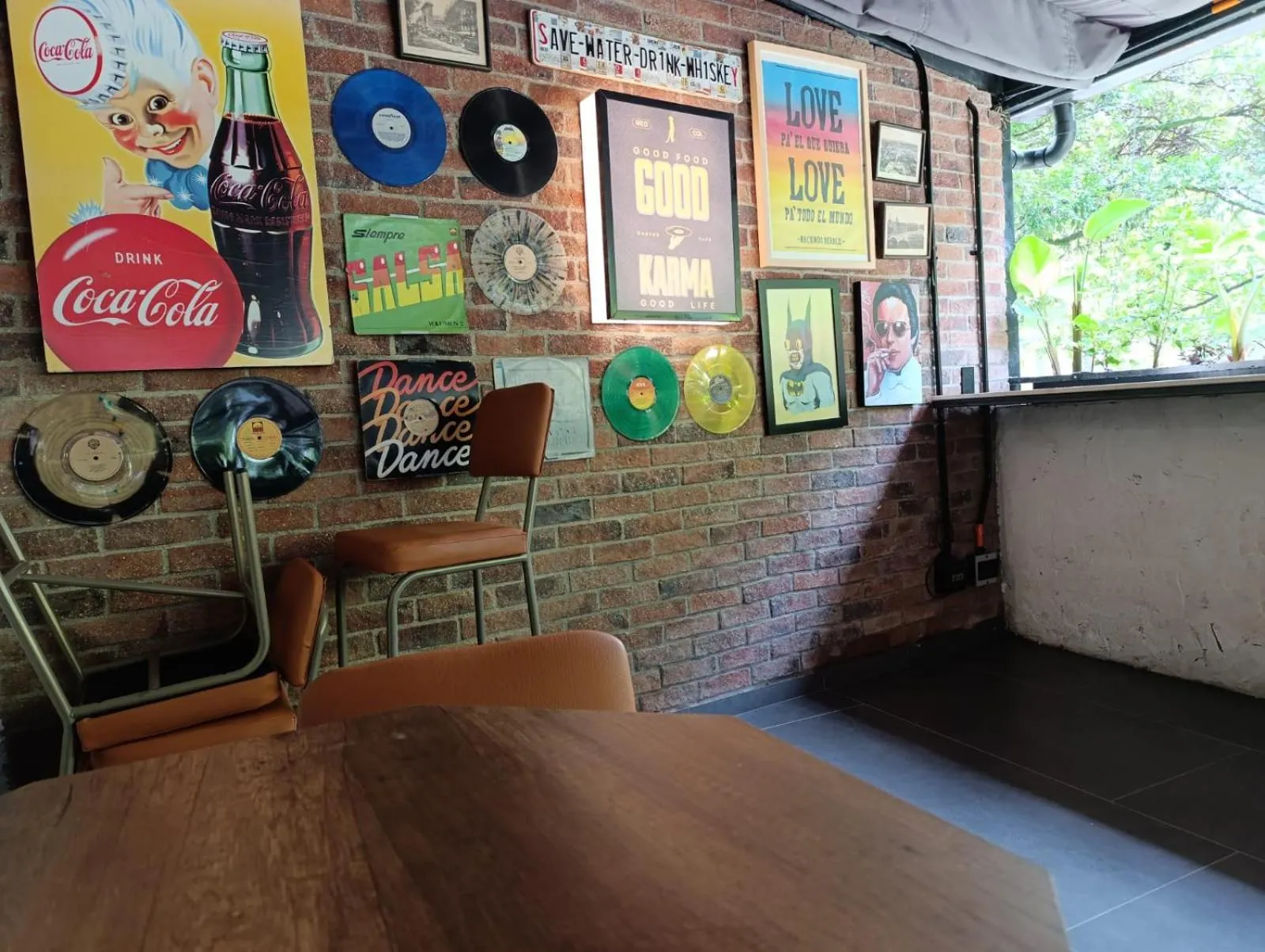 Restaurant/places to eat in Hotel Living 35 Suites by Growing Group