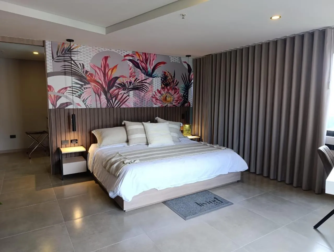 Photo of the whole room, Bed in Hotel Living 35 Suites by Growing Group