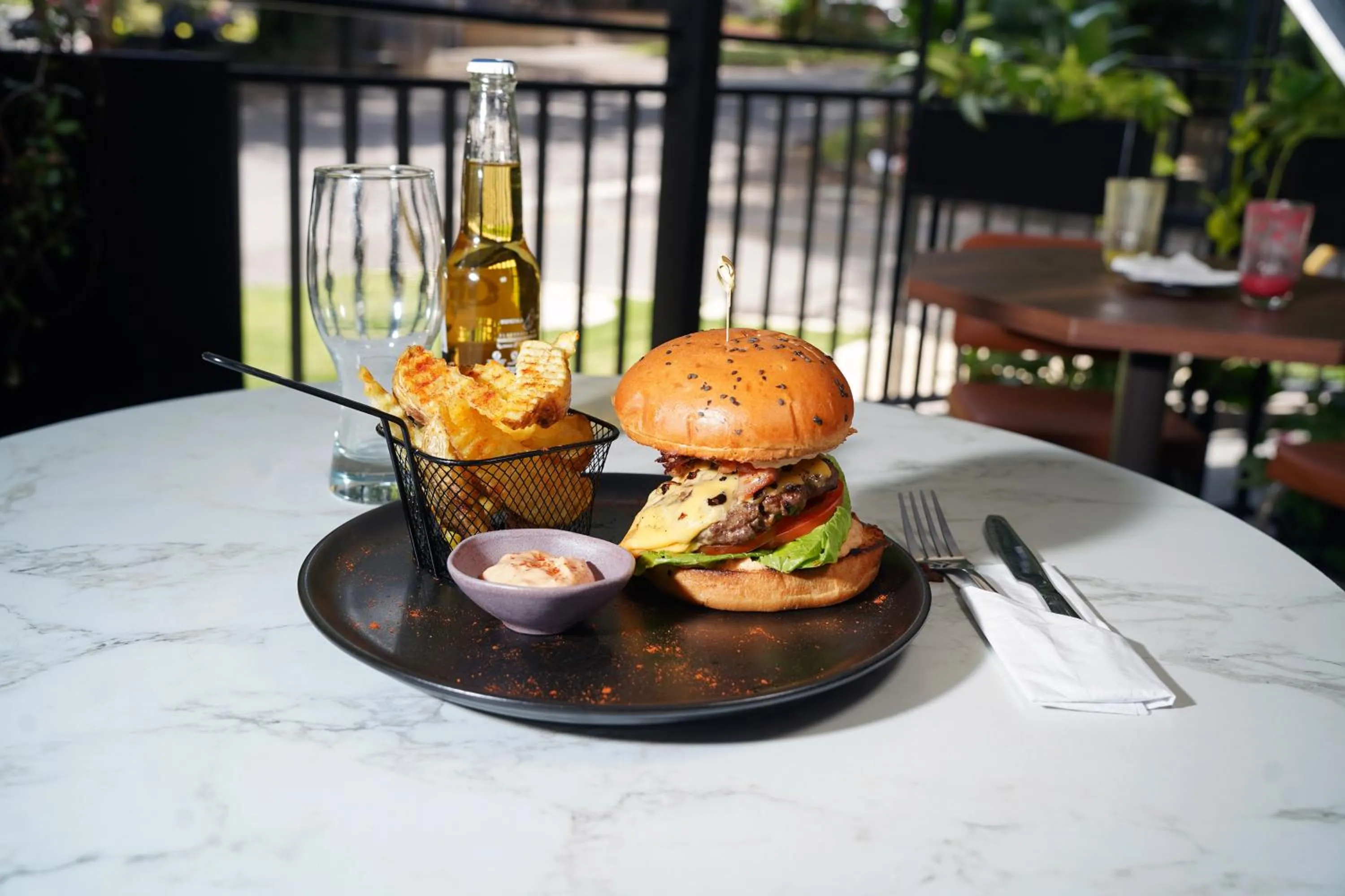 Restaurant/places to eat in Hotel Living 35 Suites by Growing Group