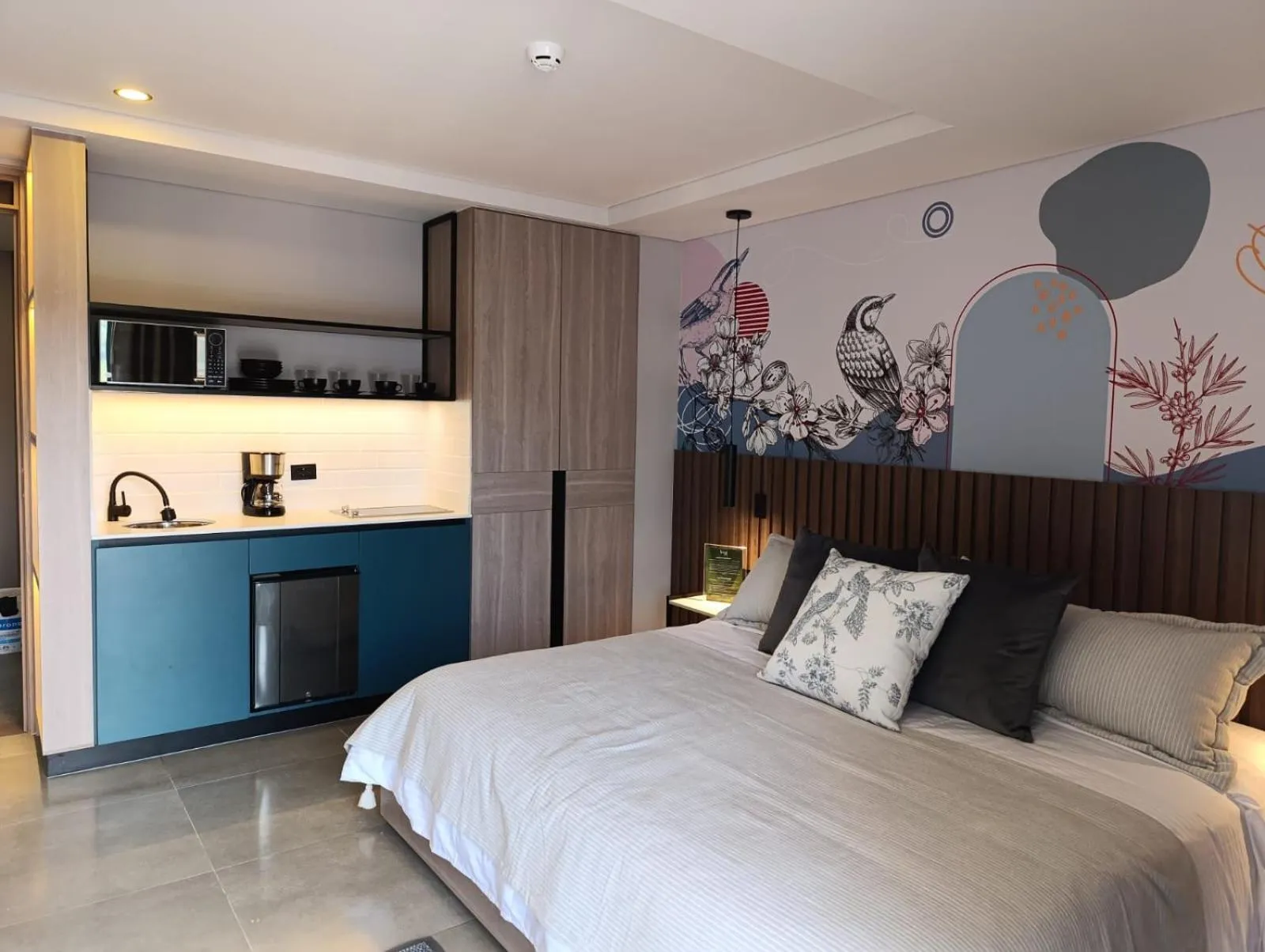 Photo of the whole room, Bed in Hotel Living 35 Suites by Growing Group