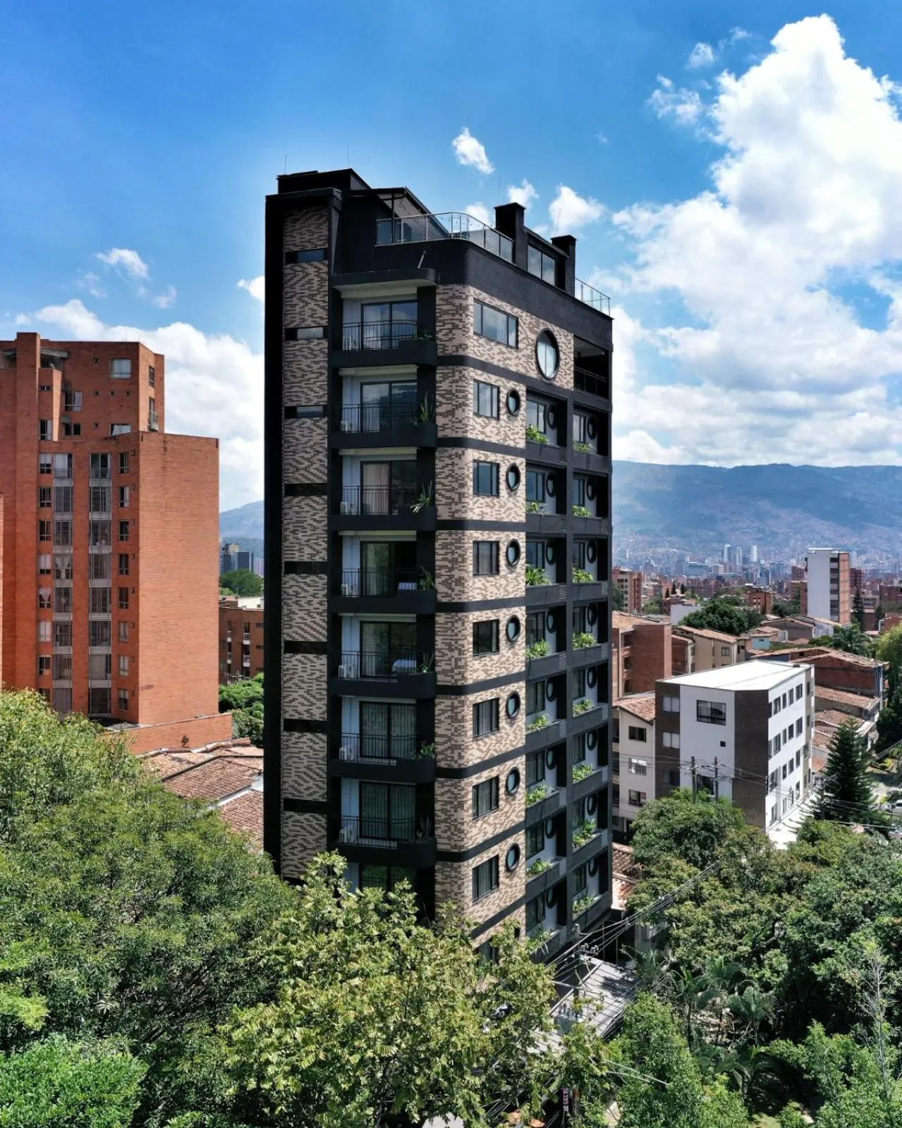 Property building in Hotel Living 35 Suites by Growing Group