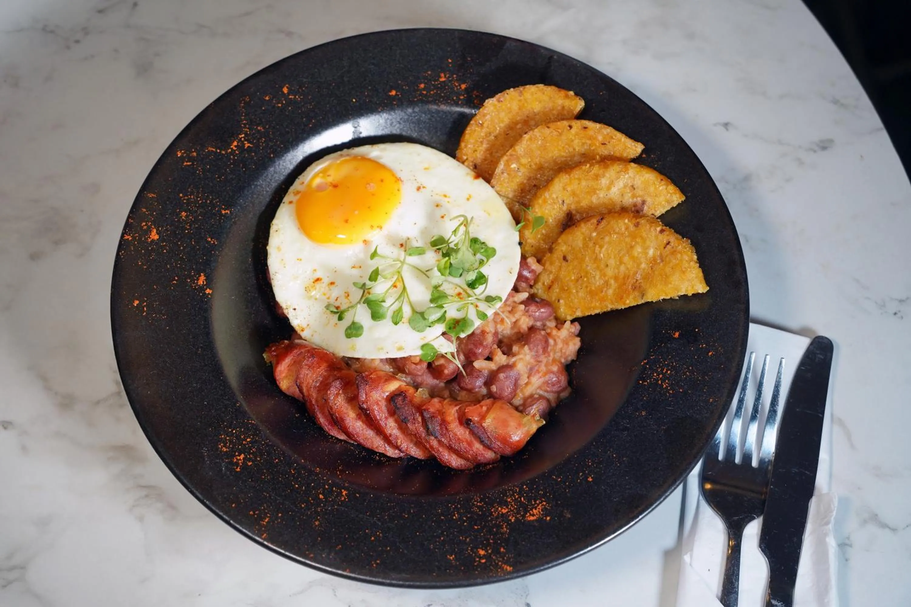 Restaurant/places to eat in Hotel Living 35 Suites by Growing Group