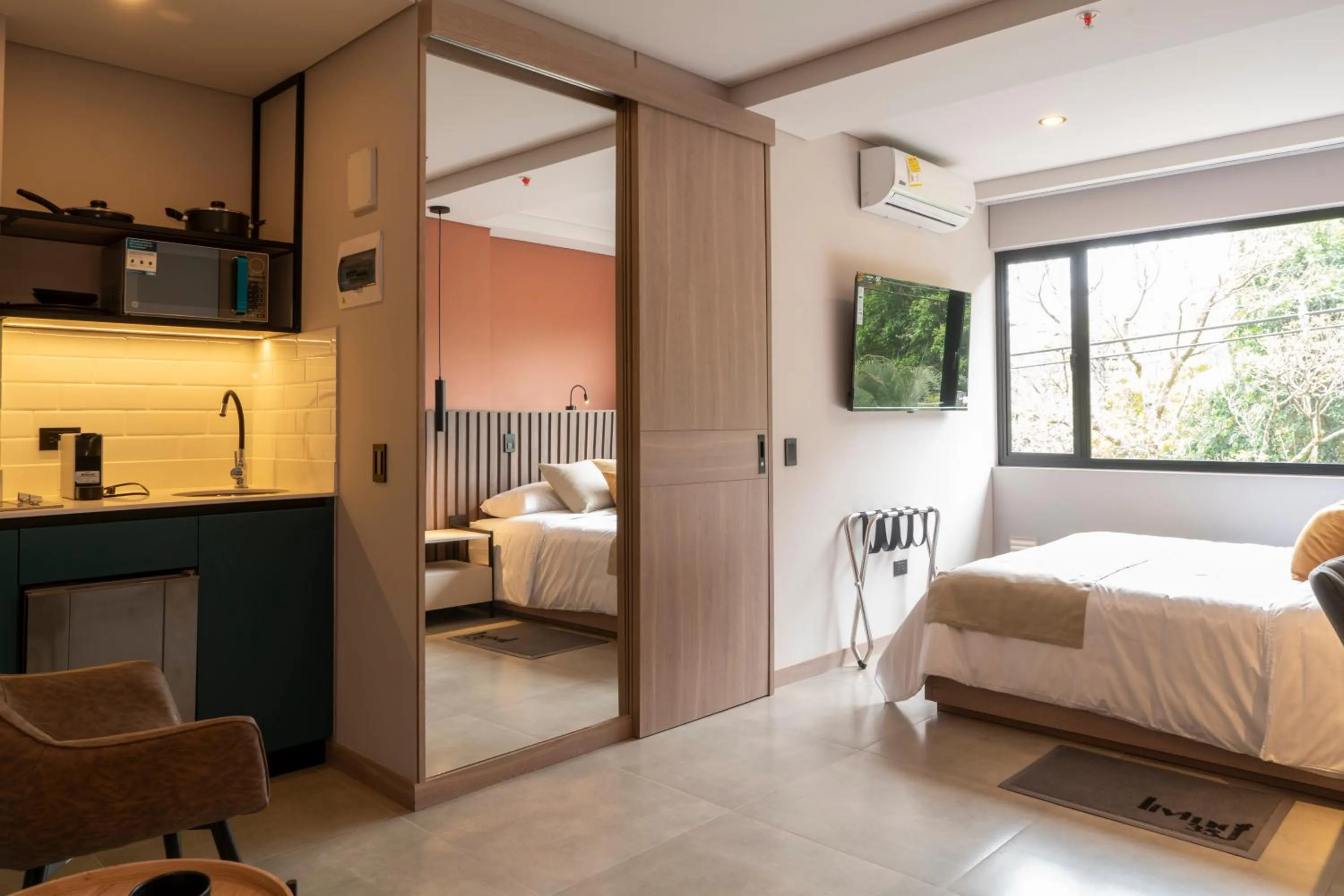 Photo of the whole room, Bed in Hotel Living 35 Suites by Growing Group