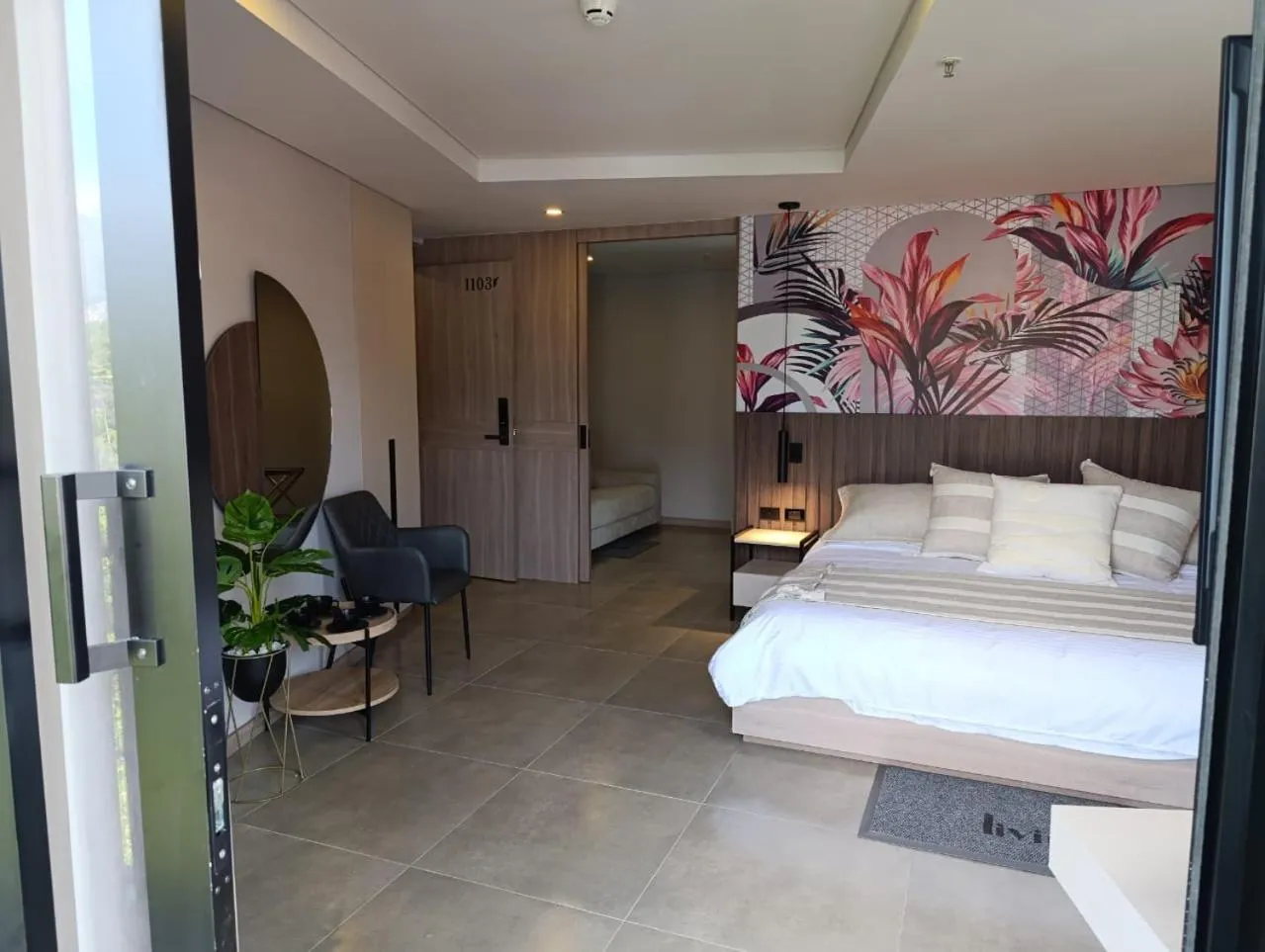 Photo of the whole room, Bed in Hotel Living 35 Suites by Growing Group