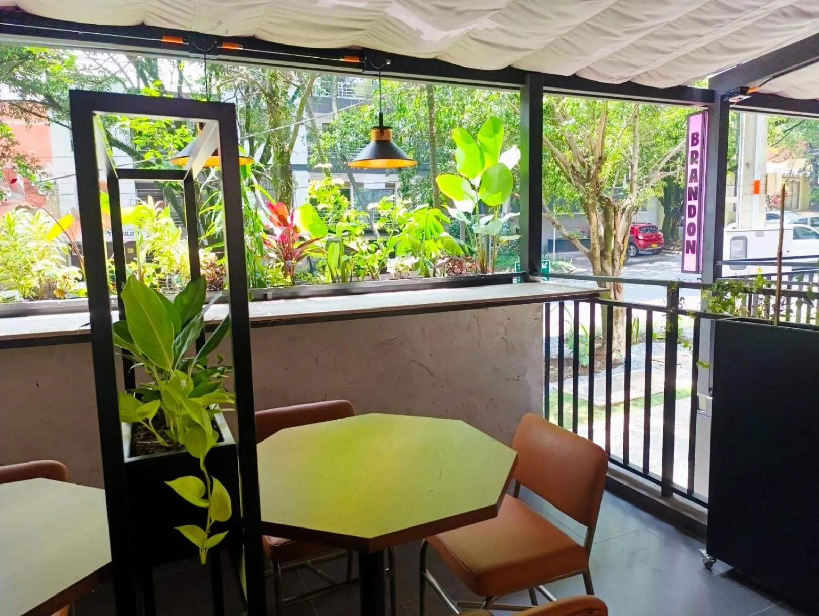 Restaurant/places to eat in Hotel Living 35 Suites by Growing Group