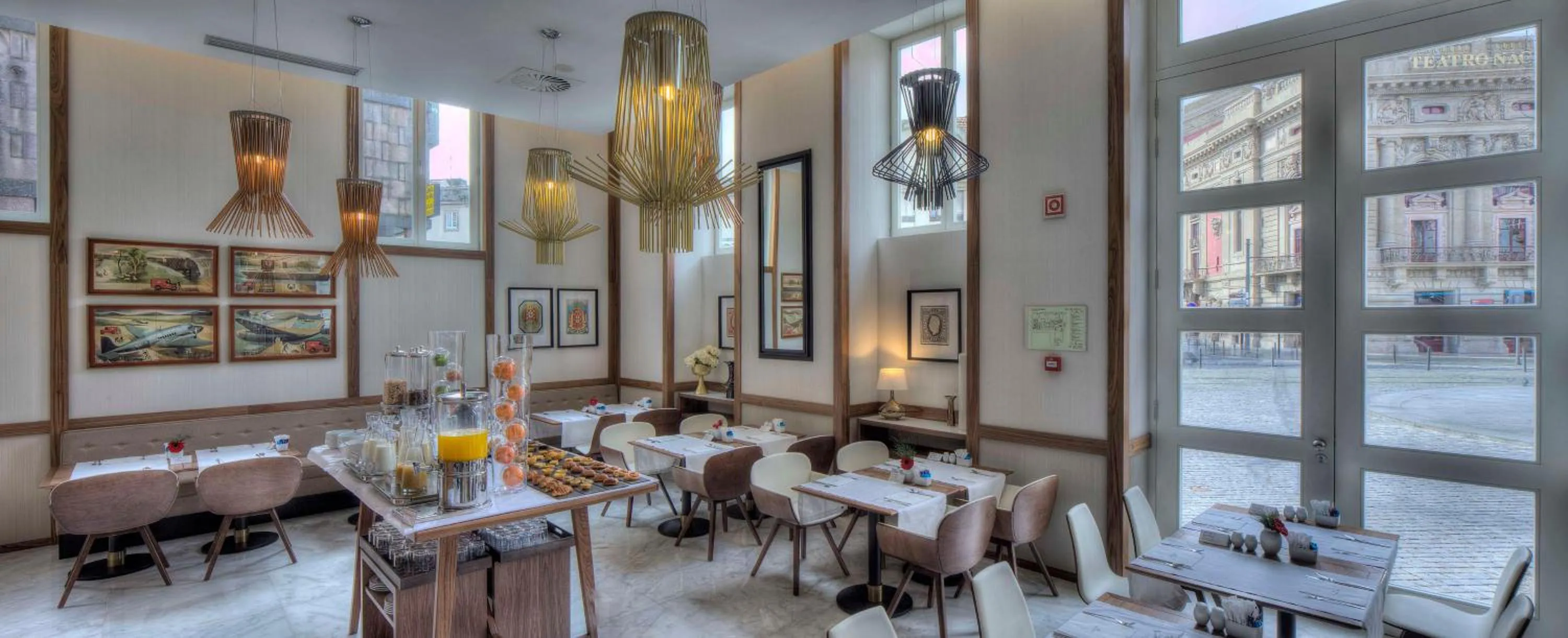 Restaurant/places to eat in NH Collection Porto Batalha