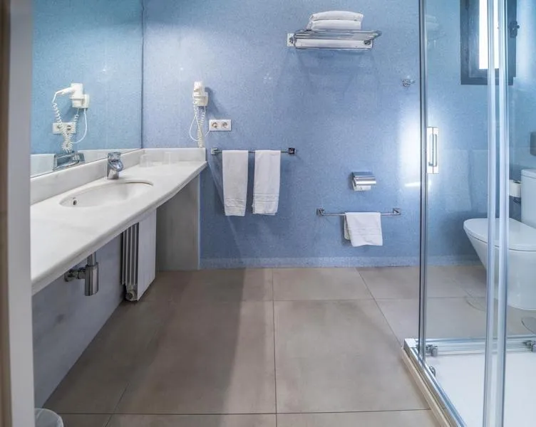 Shower in Hotel Simon