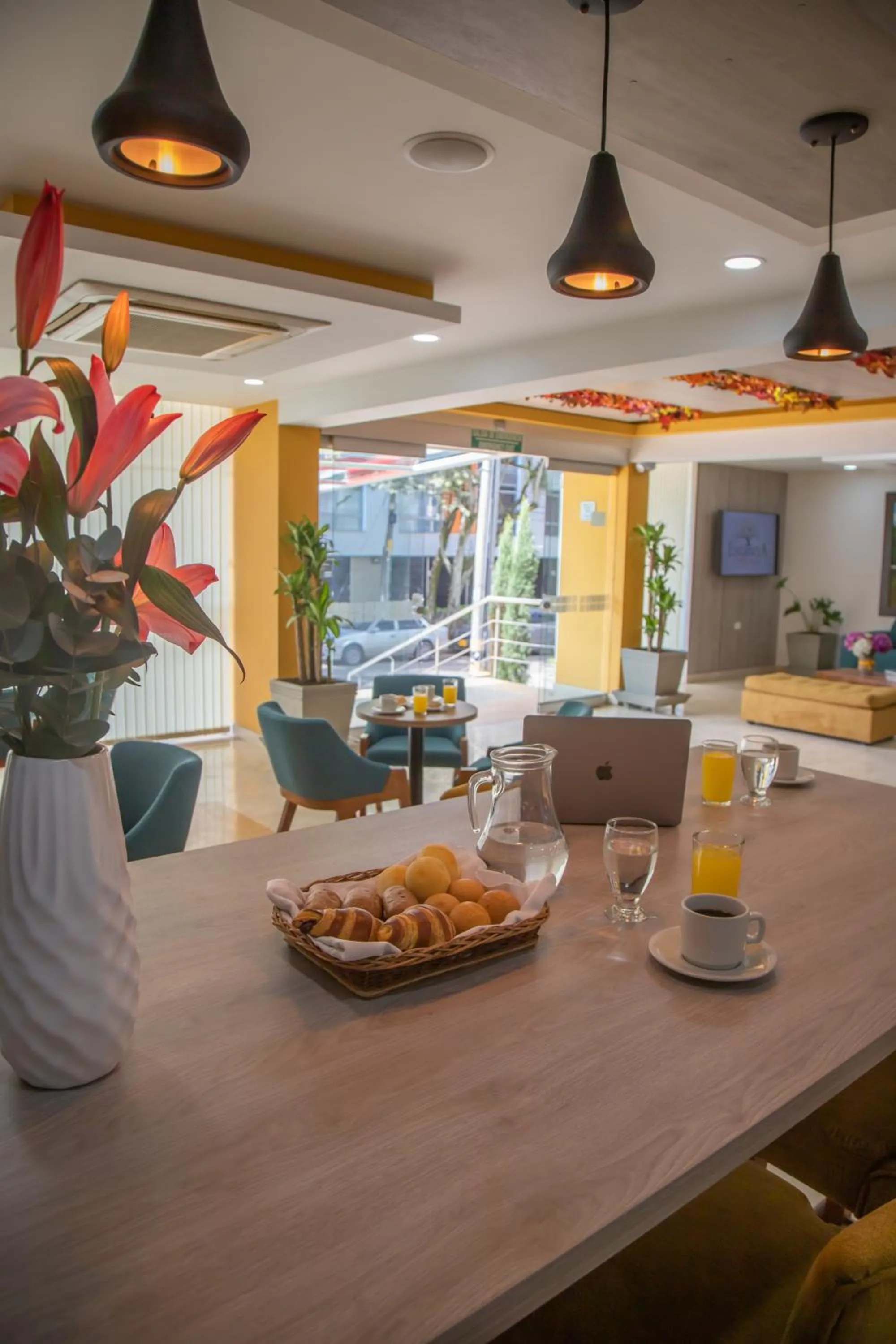 Food and drinks in Hotel Estancia Chipichape Cali