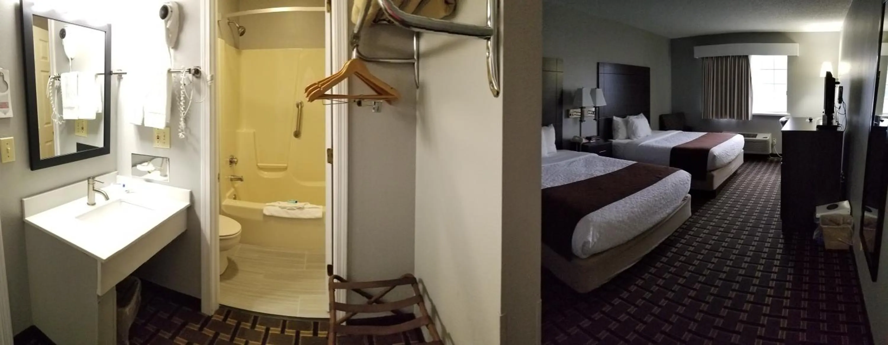 Bathroom, Bed in Adams Inn and Suites