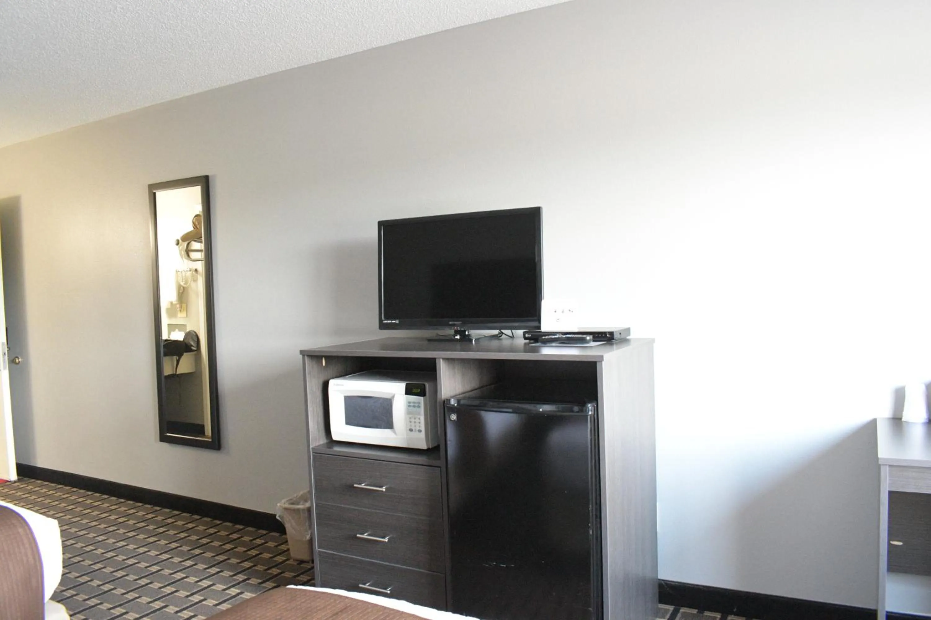 minibar in Adams Inn and Suites