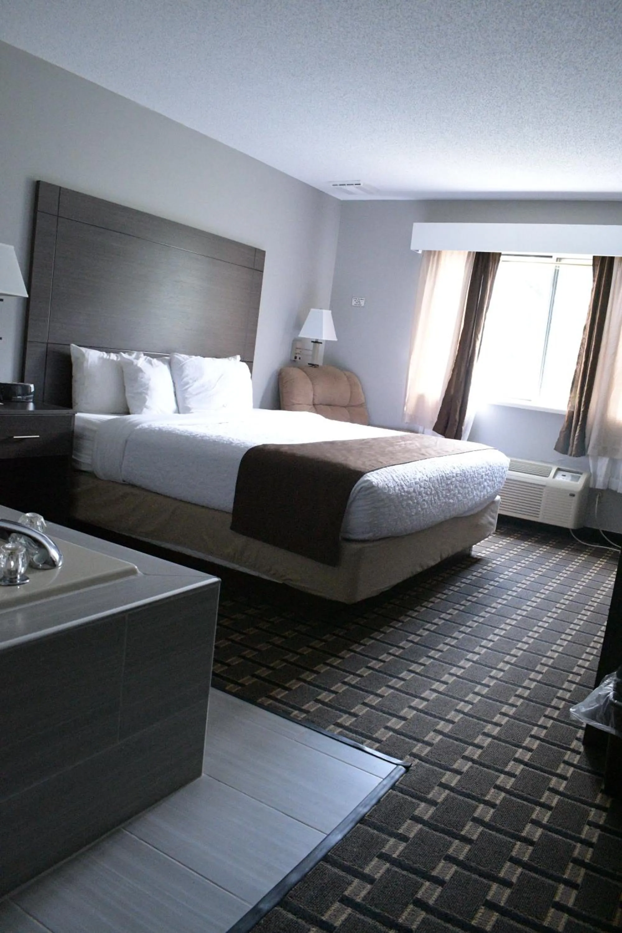 Bed in Adams Inn and Suites