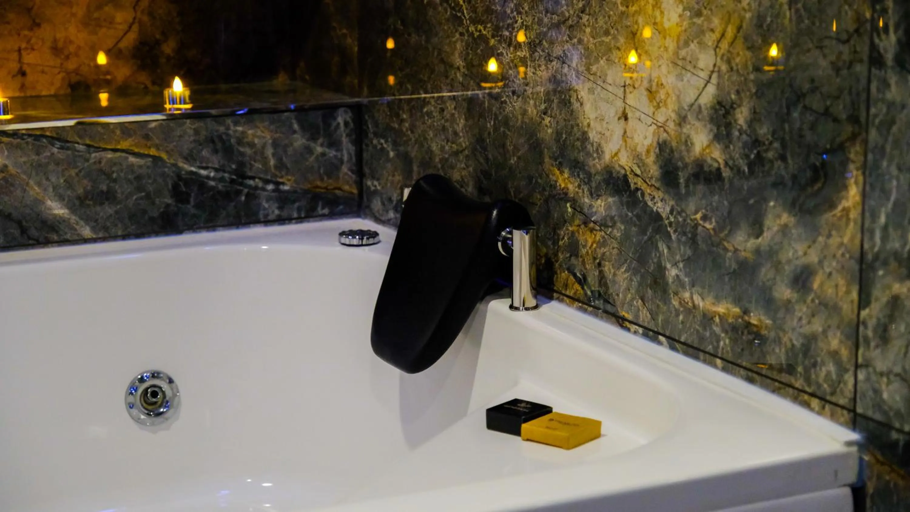 Hot Tub in Pereira Samsun