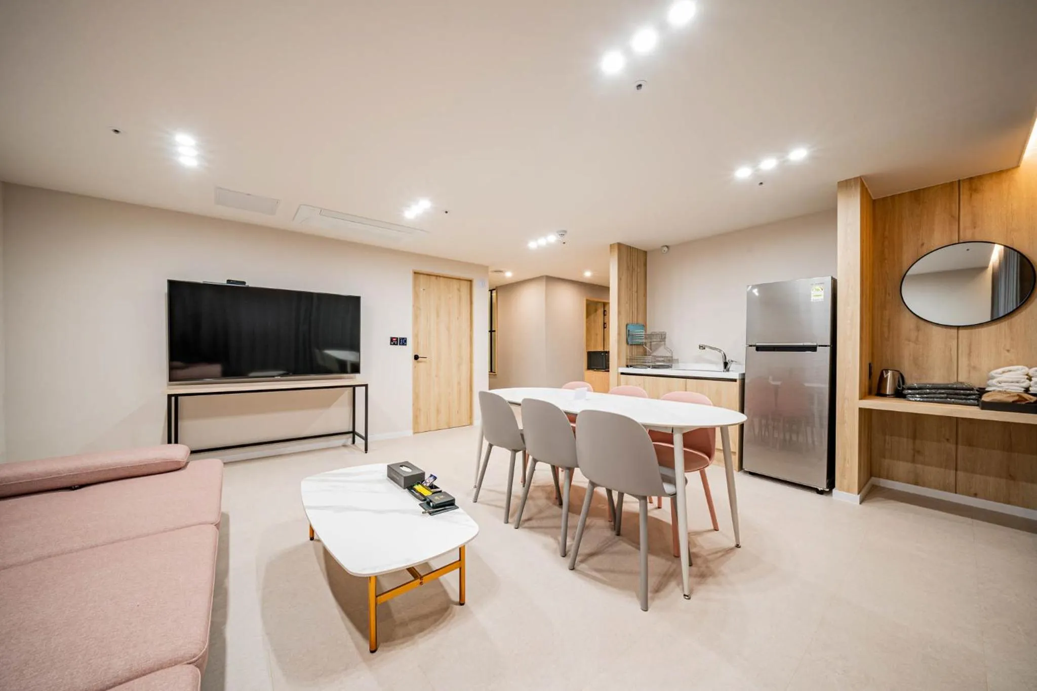 TV and multimedia in Mokpo Brown Dot Hotel Namak