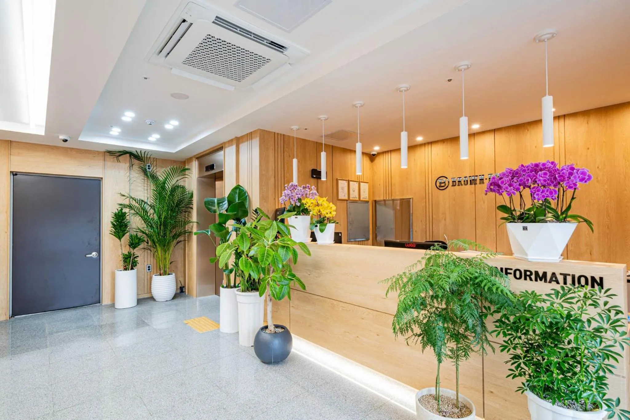 Lobby or reception in Mokpo Brown Dot Hotel Namak
