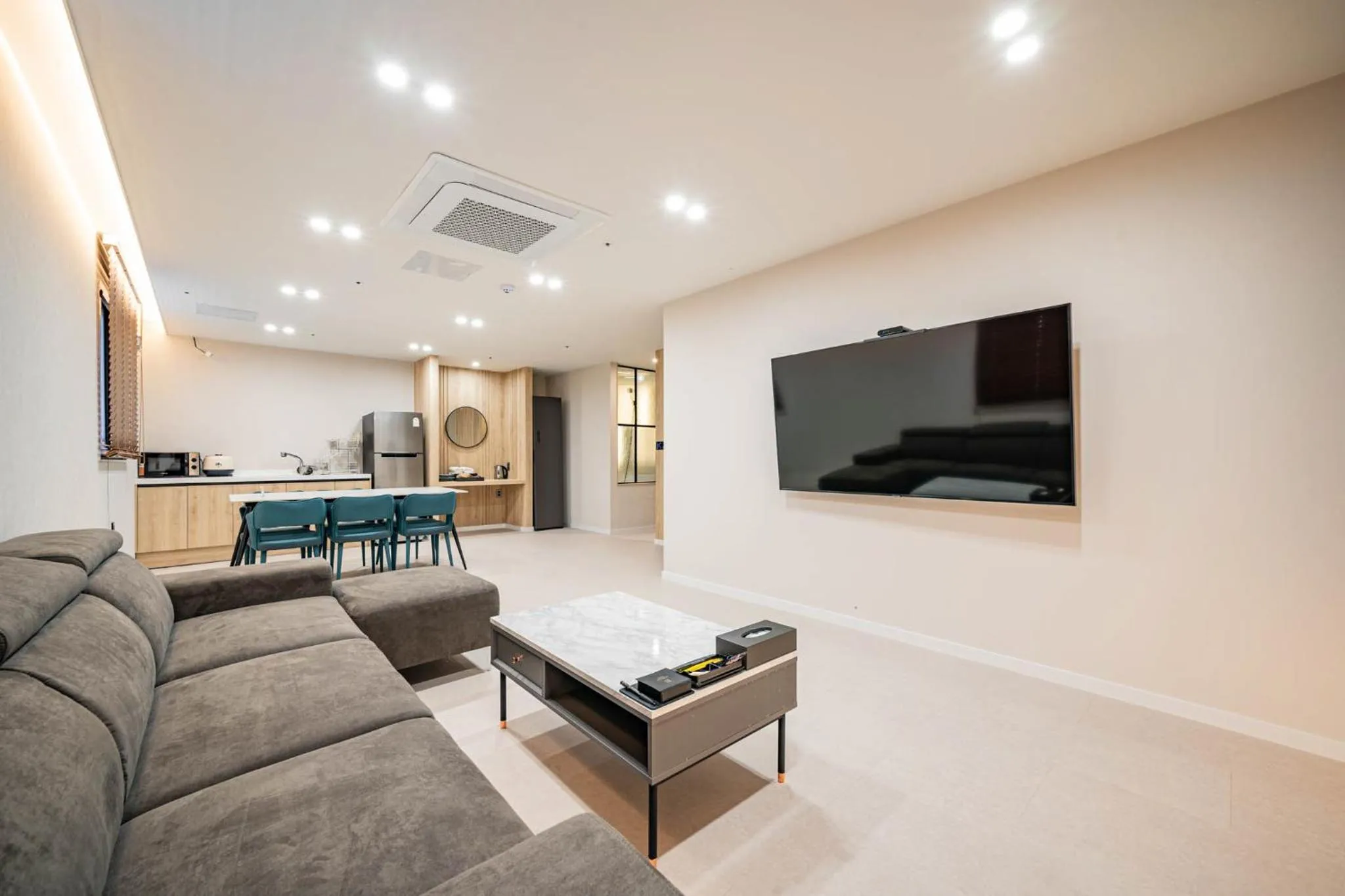 TV and multimedia in Mokpo Brown Dot Hotel Namak