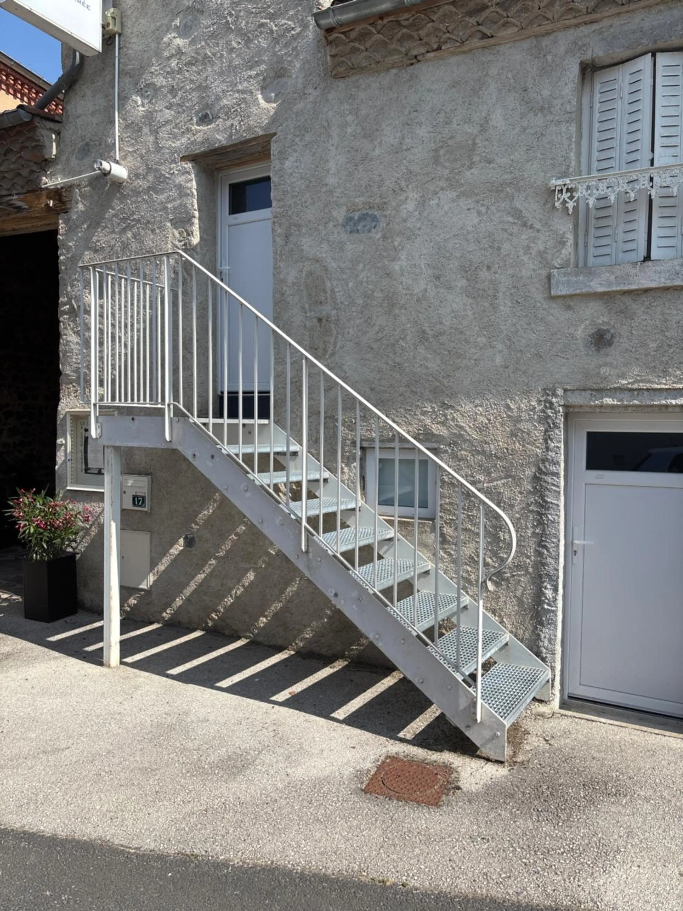 Day in la Cour Carrée