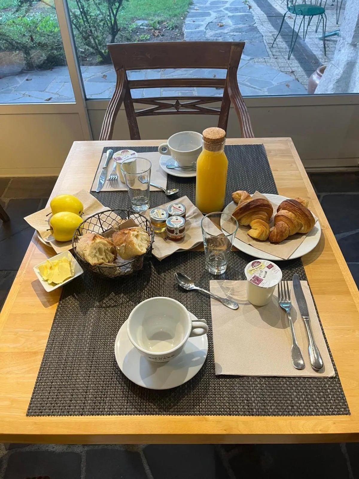 Breakfast in la Cour Carrée