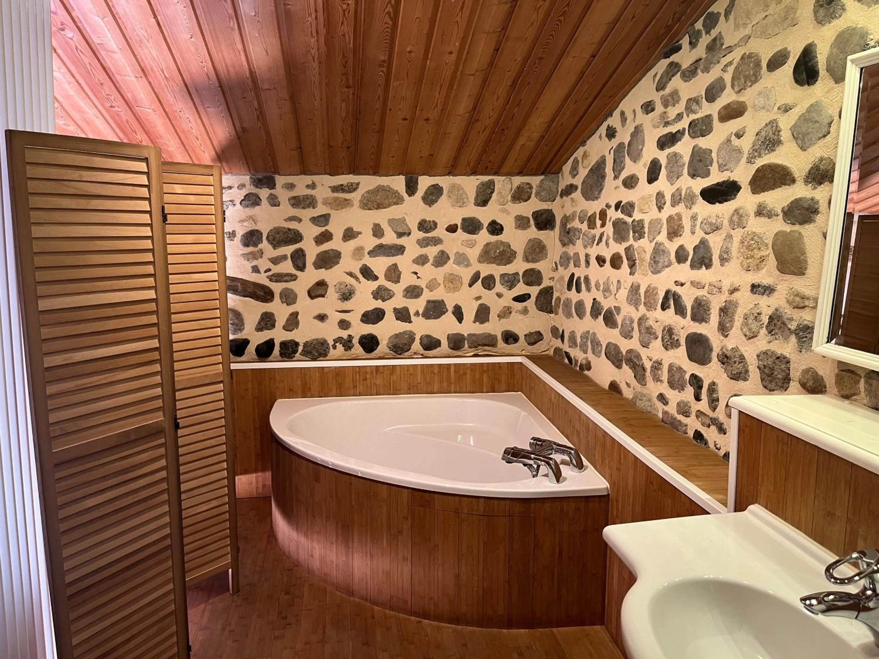 Bathroom in la Cour Carrée