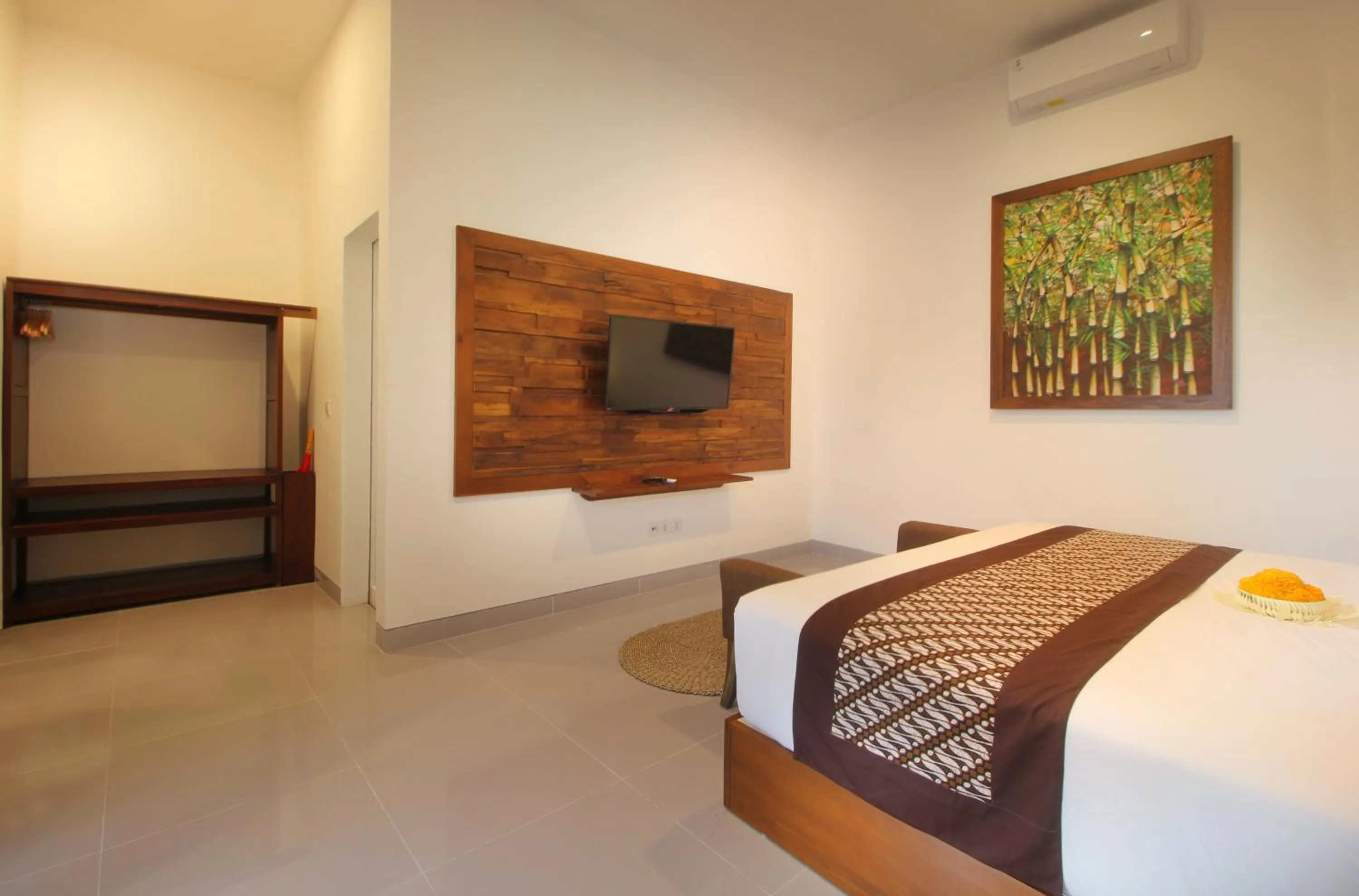 TV and multimedia, Bed in Bougainvillea Villa Seminyak by Parigata