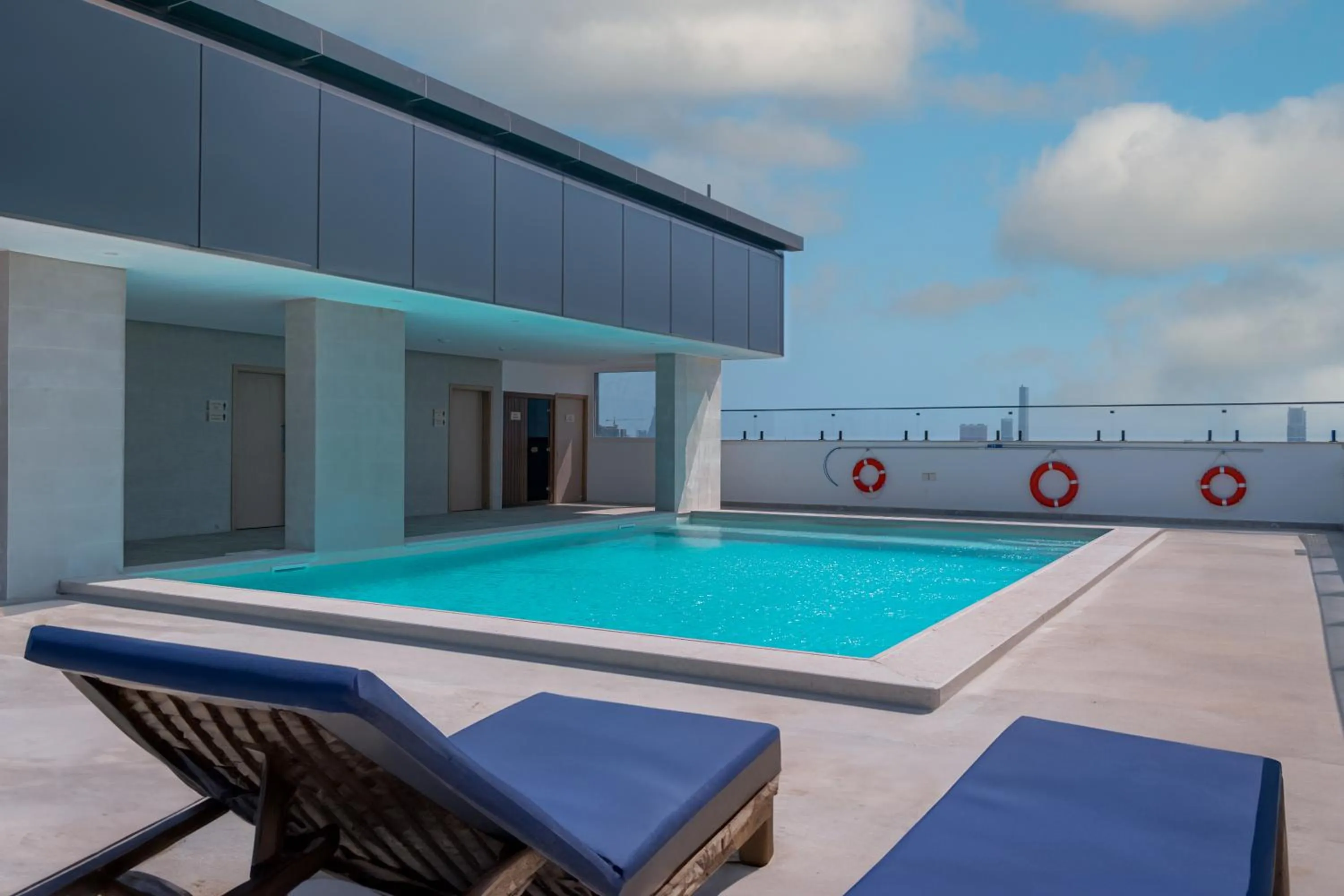 Swimming pool in Best Western Plus Jeddah Hotel Madinah Road