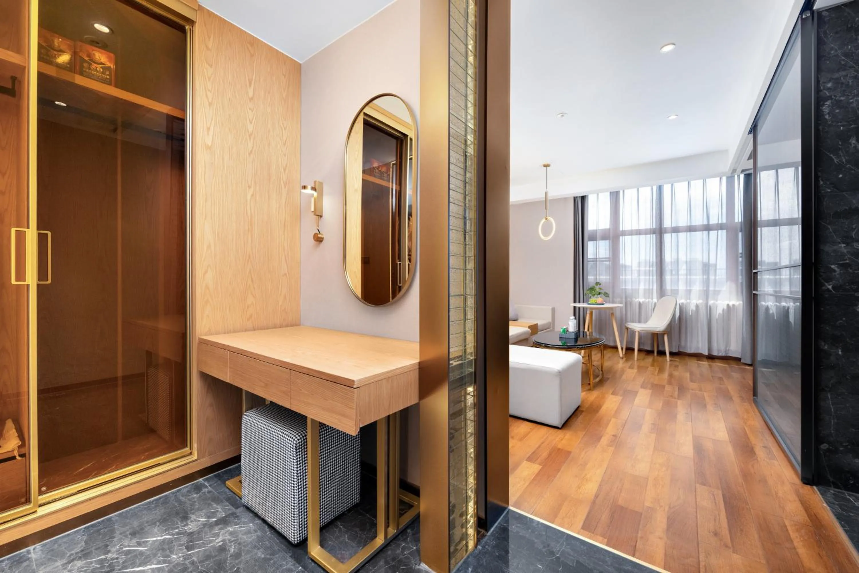 wardrobe in Jingli Hotel - Beijing New National Exhibition Capital Airport