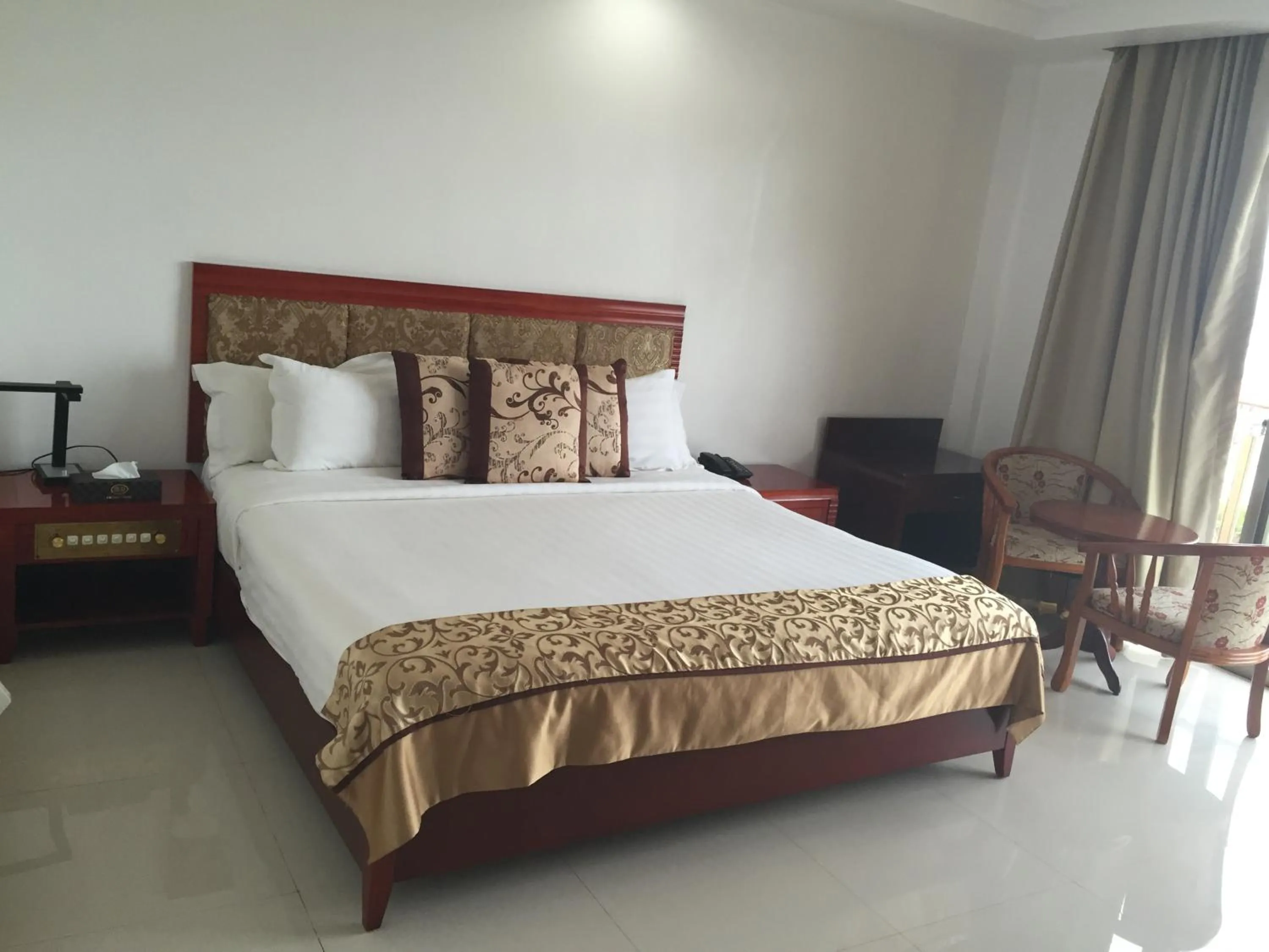 Bedroom, Bed in Emerald Hotel & Restaurant