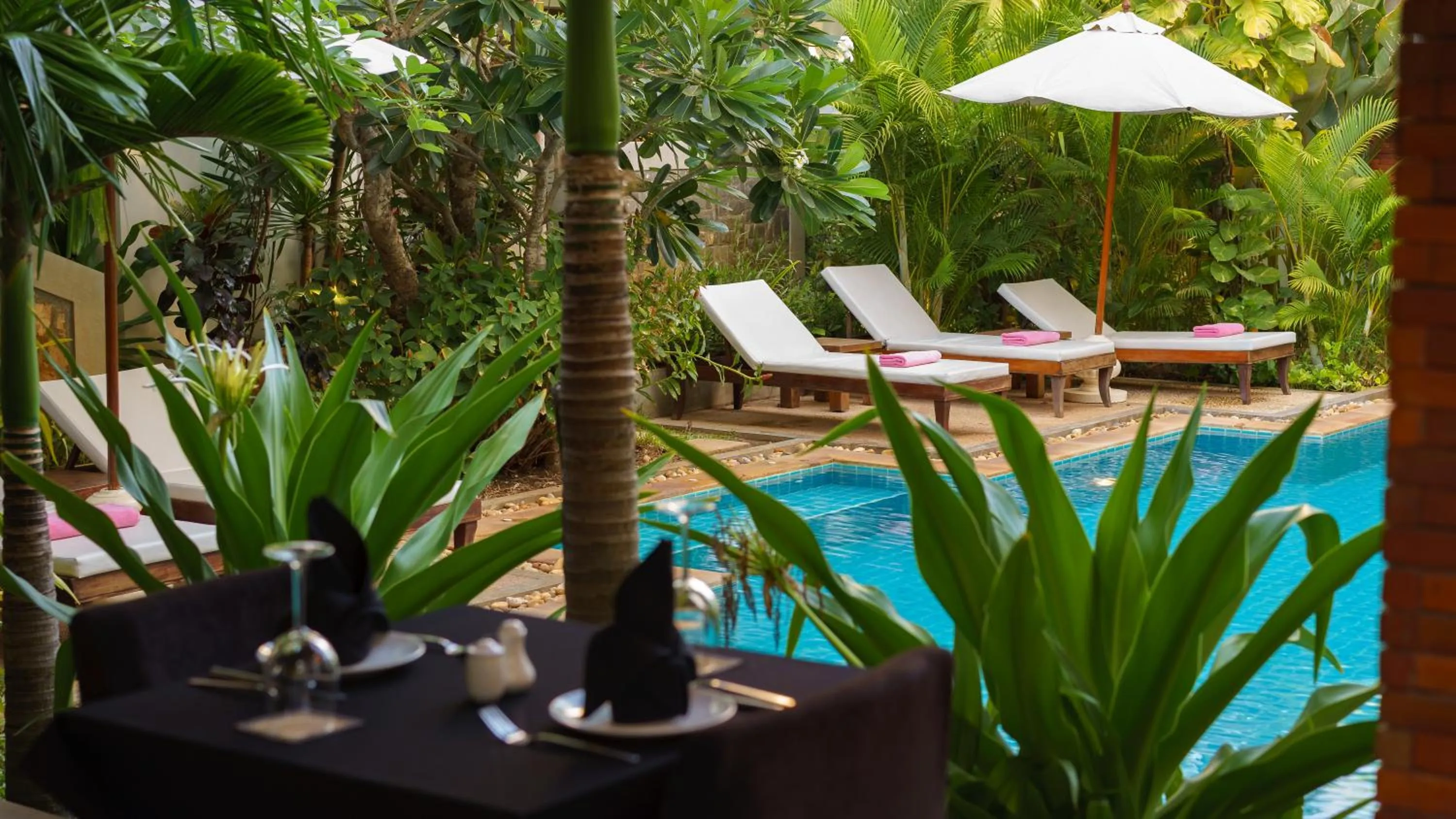 Restaurant/places to eat, Swimming Pool in Primefold Hotel