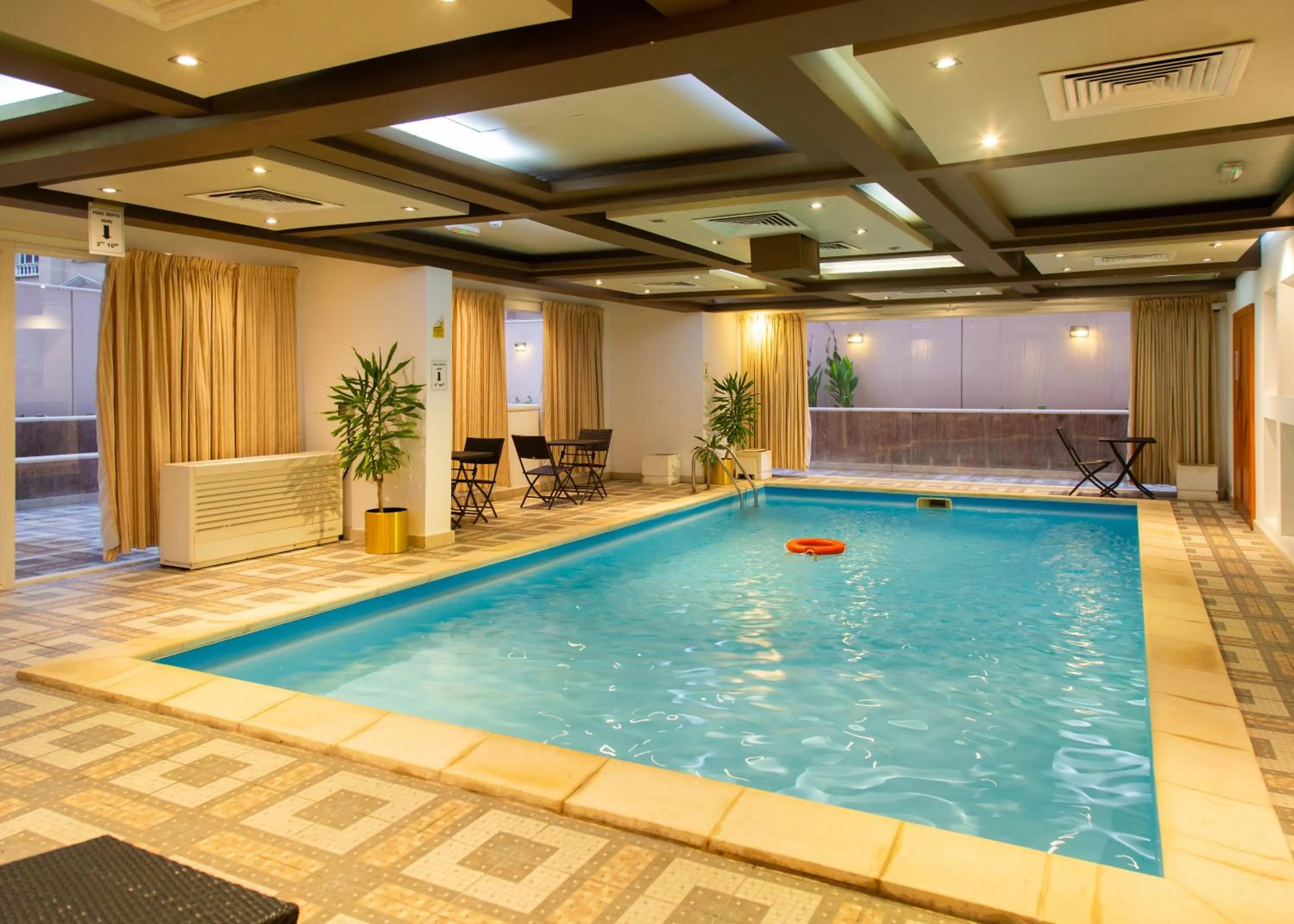 Swimming pool in Al Liwan Residence